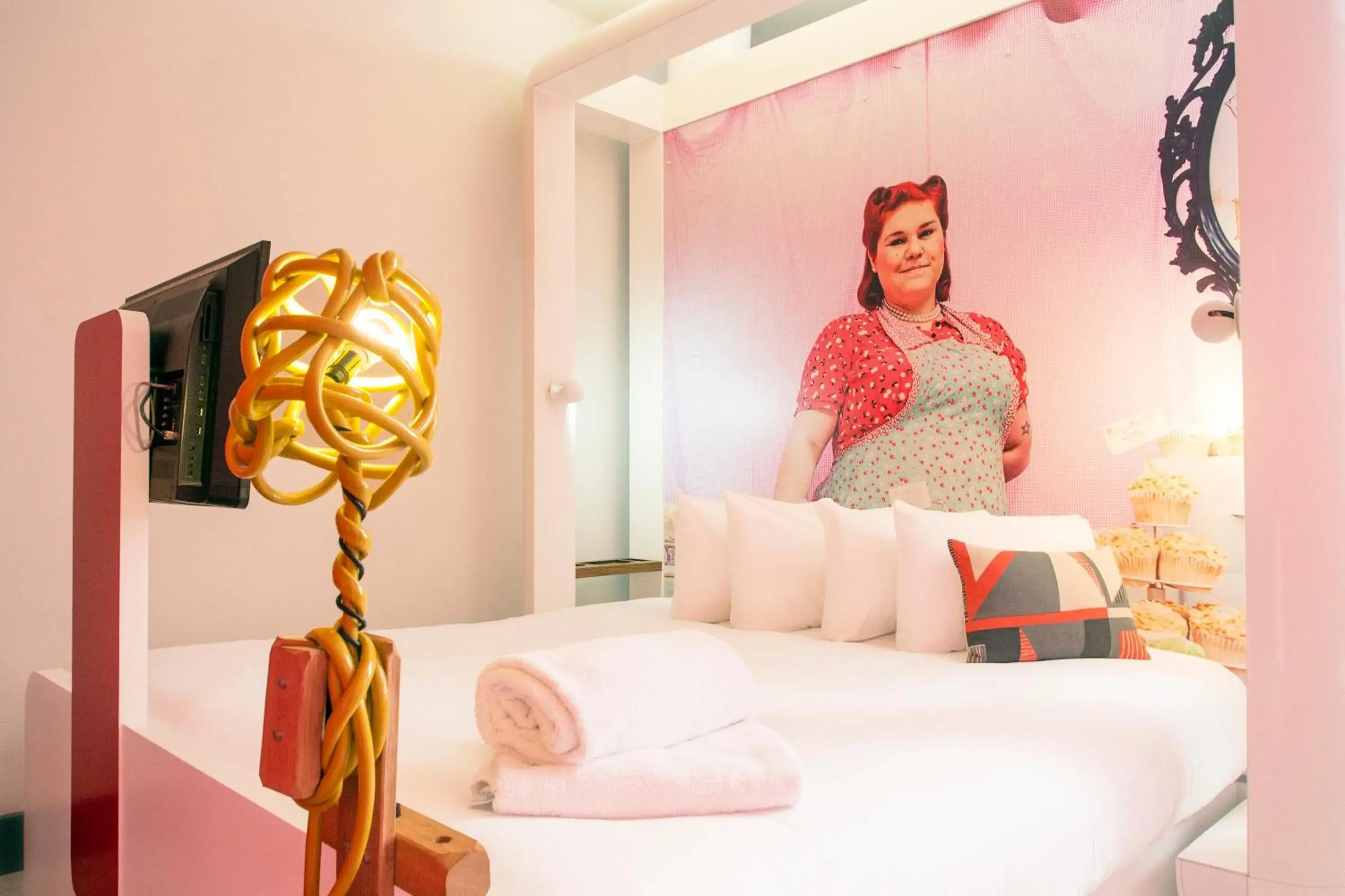 Bedroom, Bed in The Corner London City Bedroom, Bed in The Corner London City