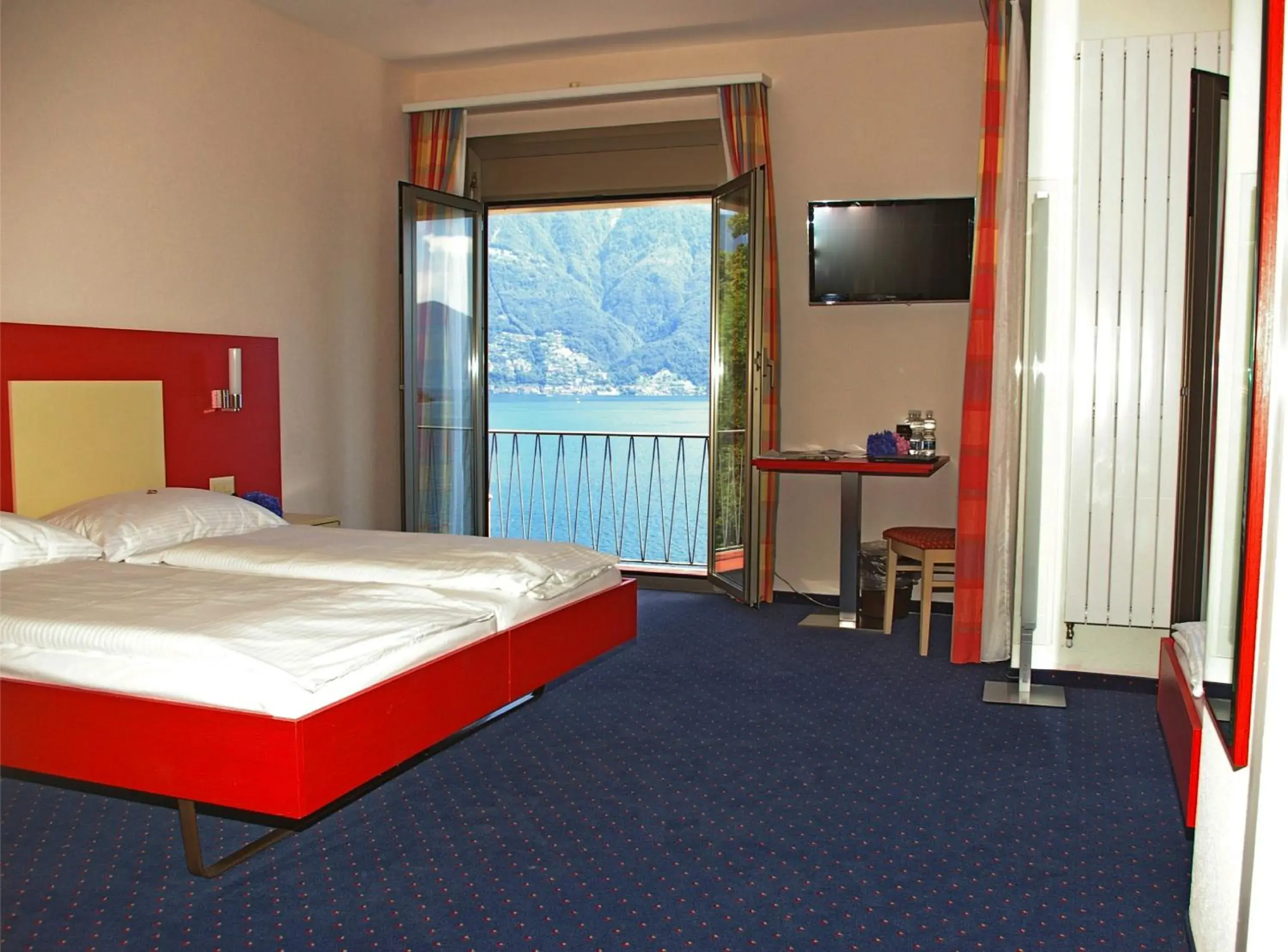 Panorama Triple Room with Balcony and Lake View in Hotel Arancio Panorama Triple Room with Balcony and Lake View in Hotel Arancio