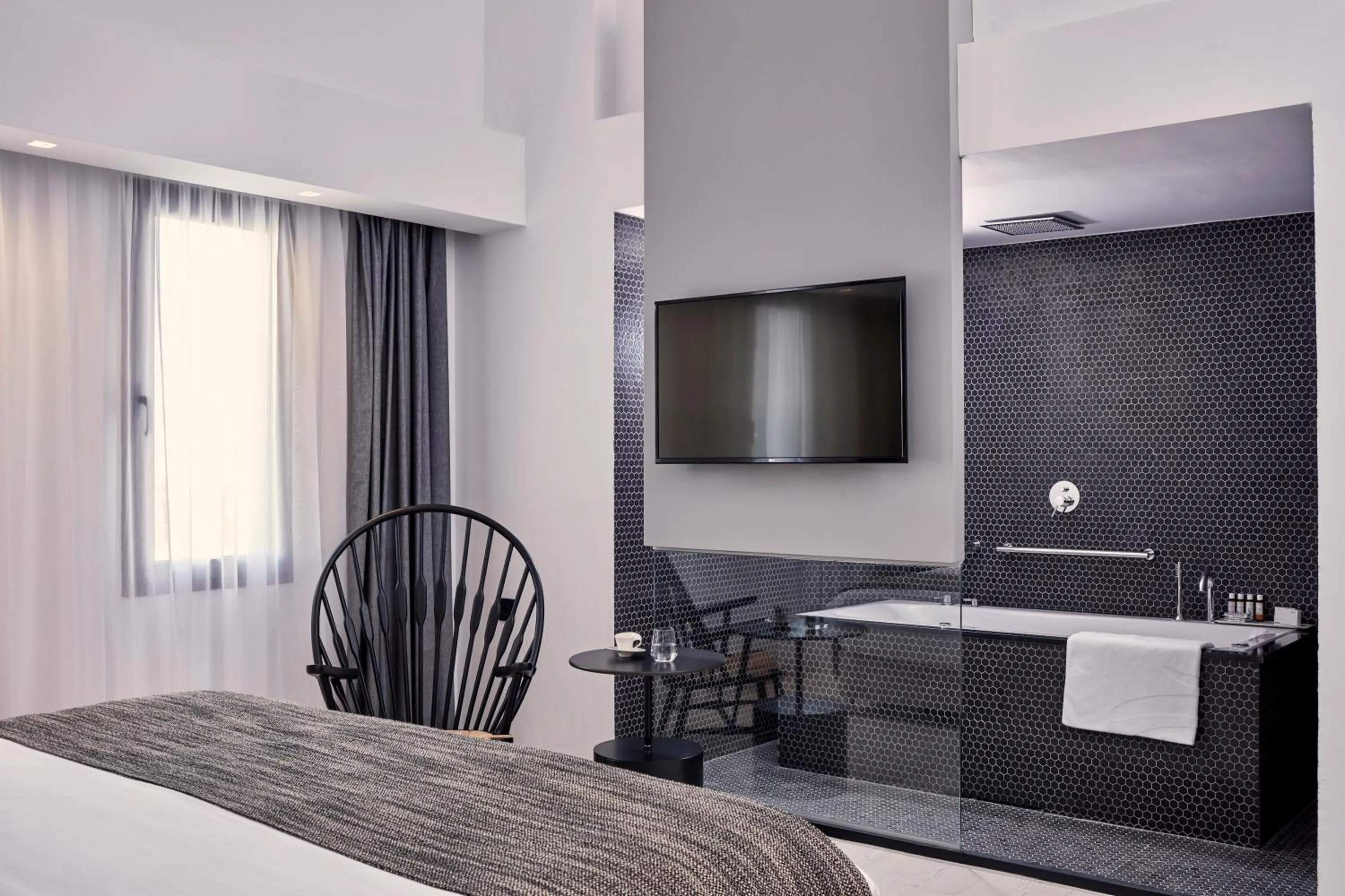 Bathroom, Bed in Atlantica Caldera Palace