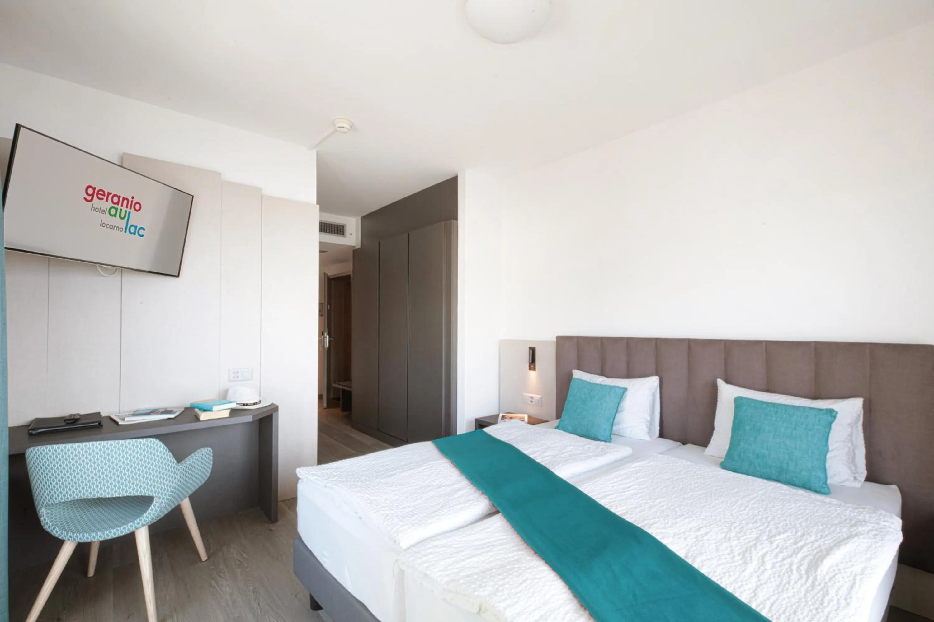 Photo of the whole room, Bed in Hotel Geranio Au Lac