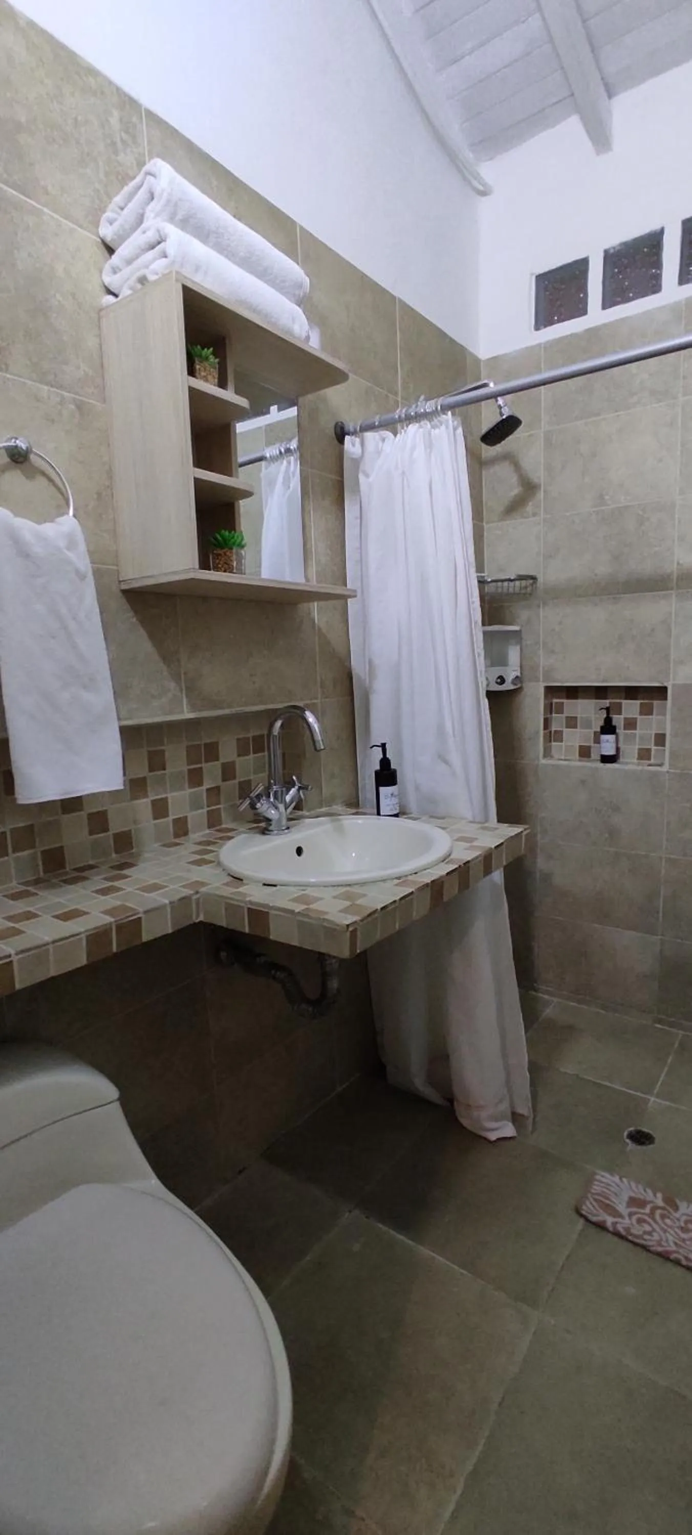 Shower in Botánica Casa Hotel