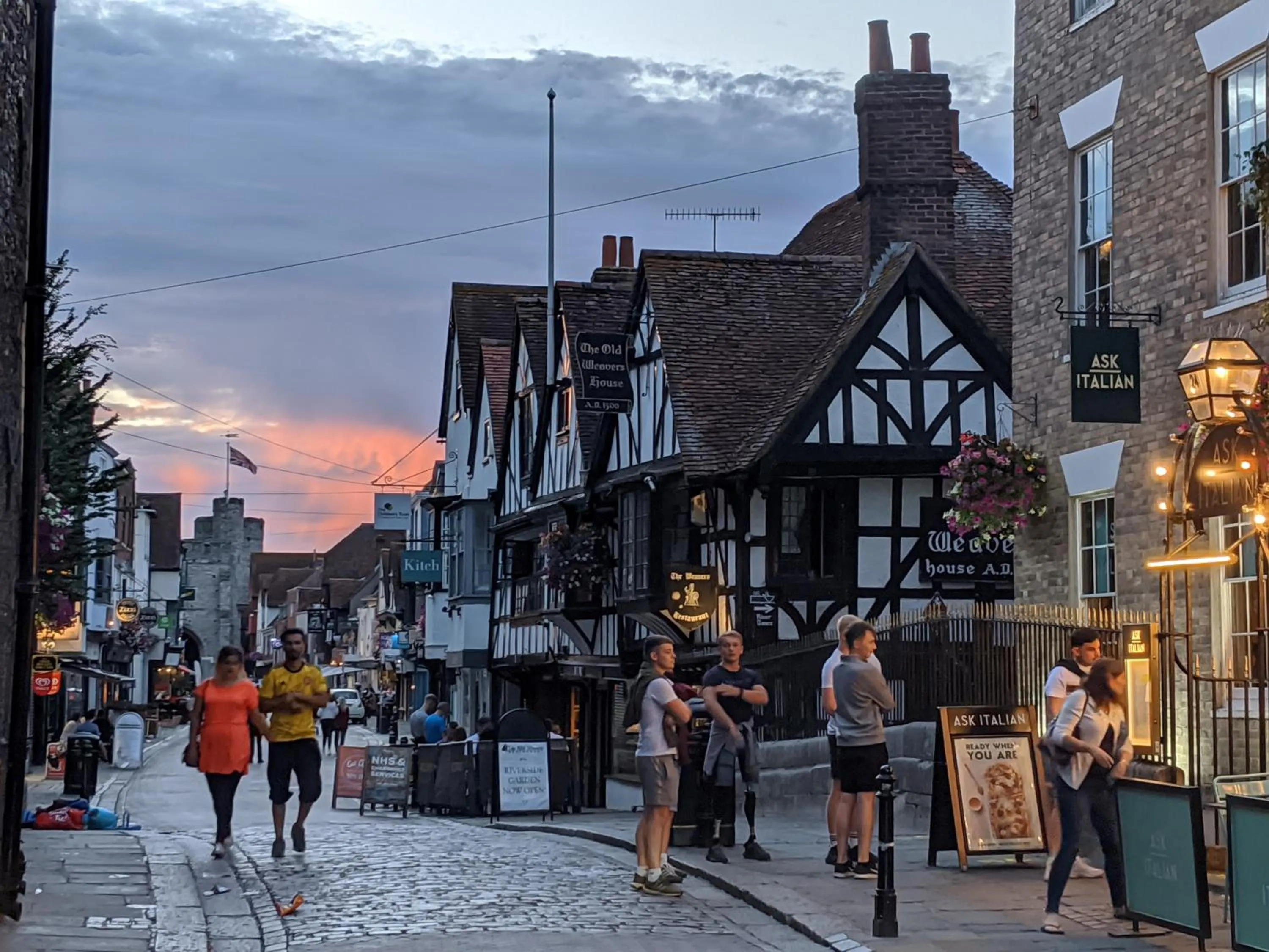 Area and facilities in Number 8