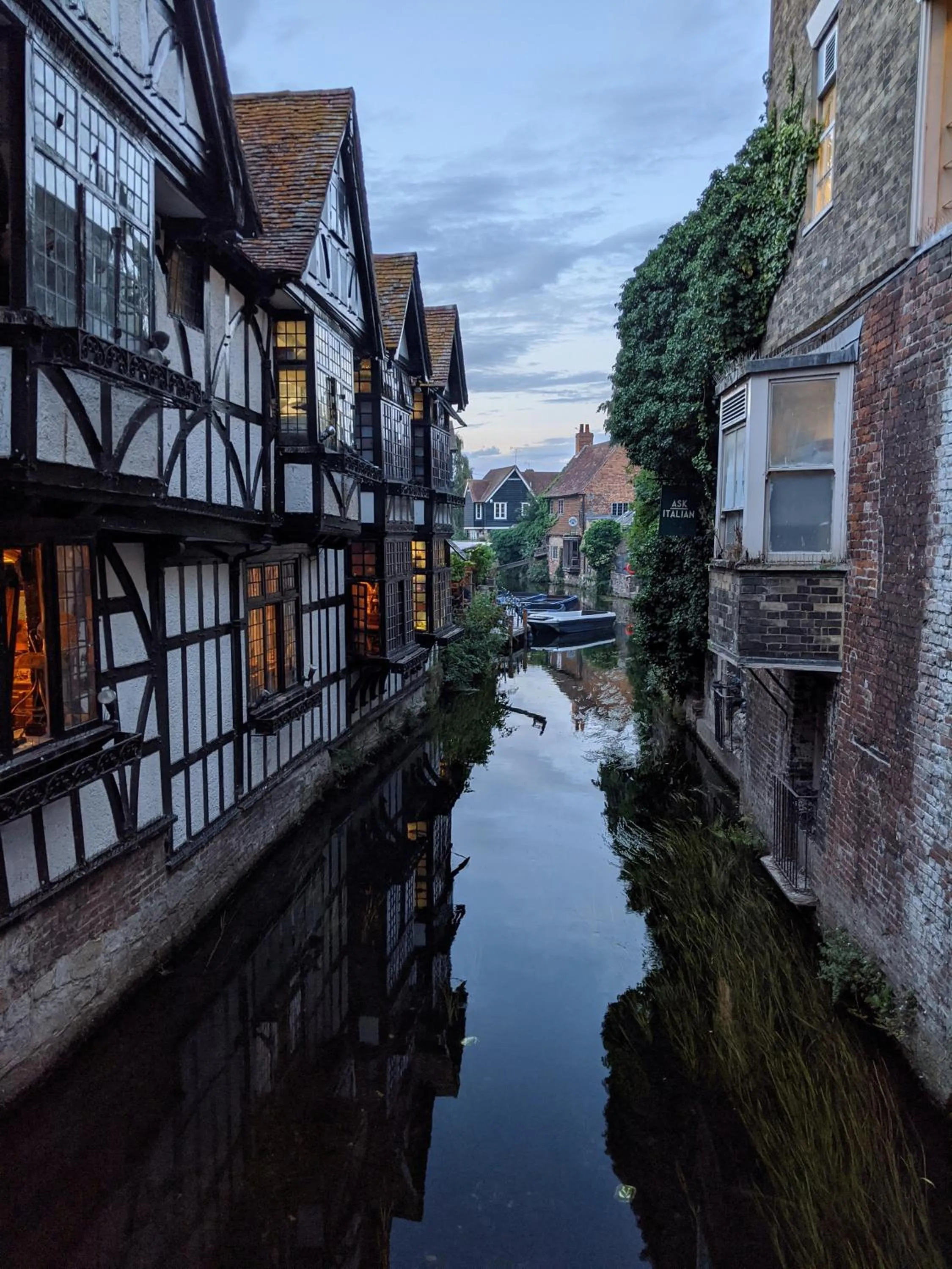 Area and facilities in Number 8