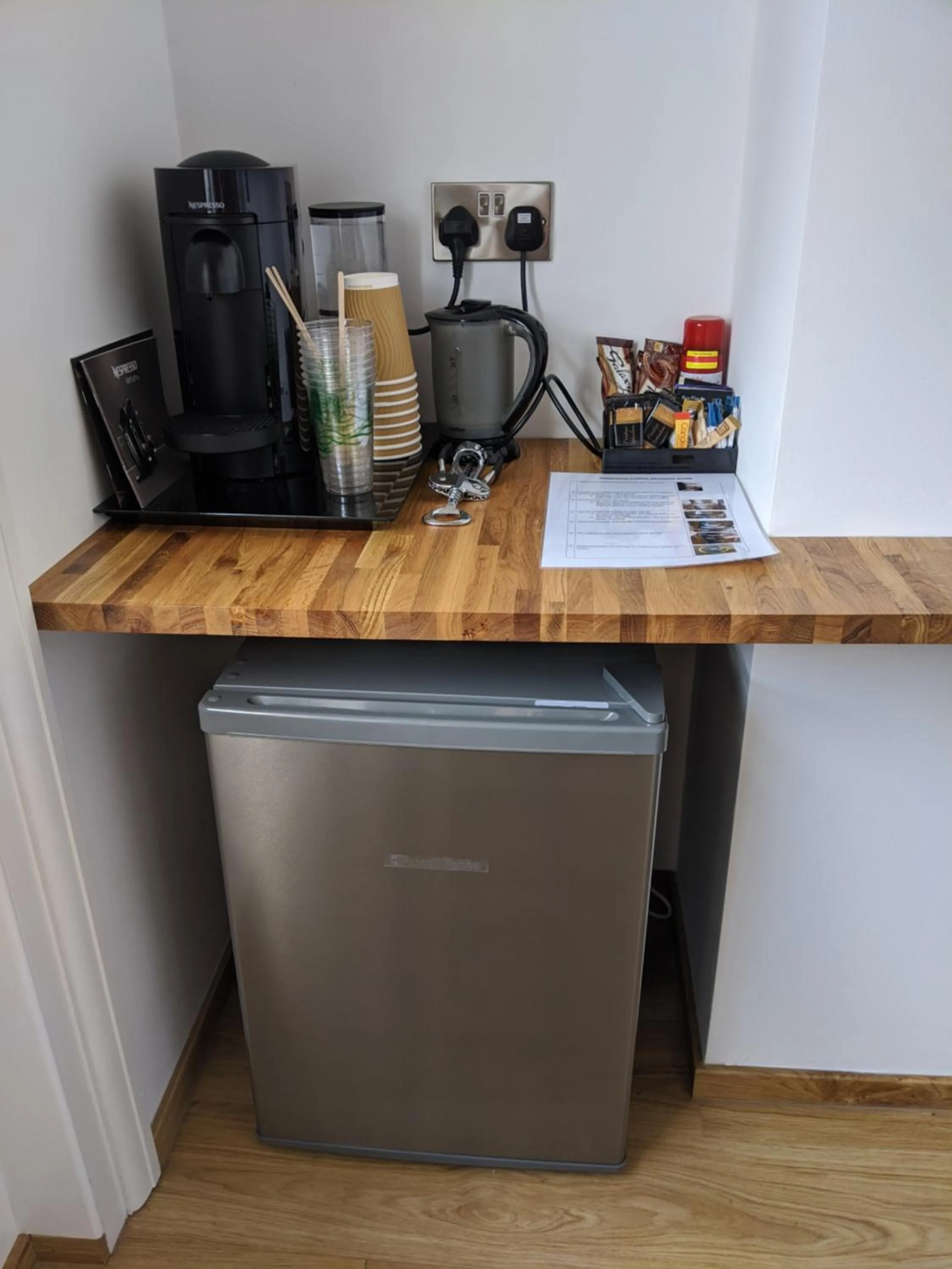 Coffee/tea facilities in Number 8