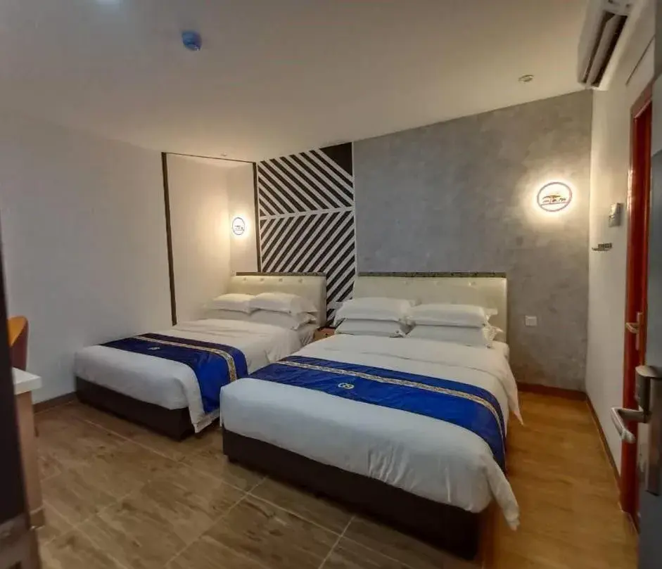 Superior Queen Room with Two Queen Beds in GOOD 9 HOTEL - Cahaya Kota Puteri Superior Queen Room with Two Queen Beds in GOOD 9 HOTEL - Cahaya Kota Puteri
