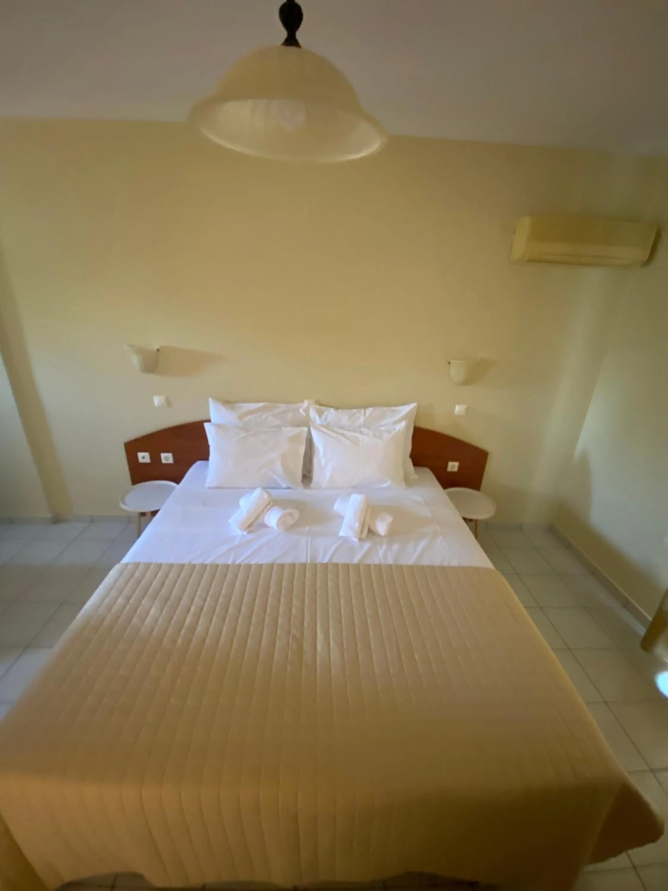 Bed in HOTEL ARIADNI