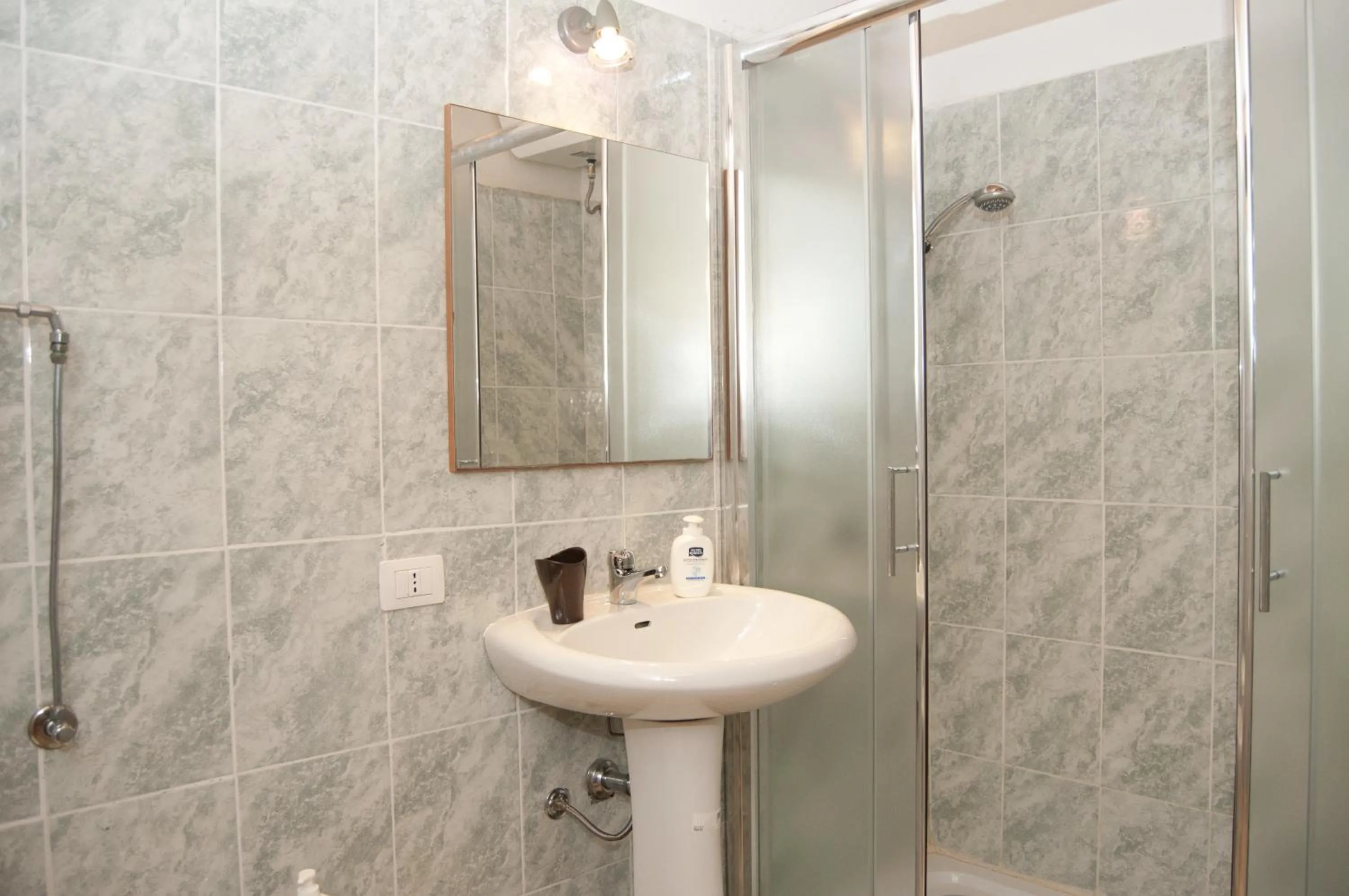 Shower in B&B Santu Larentu
