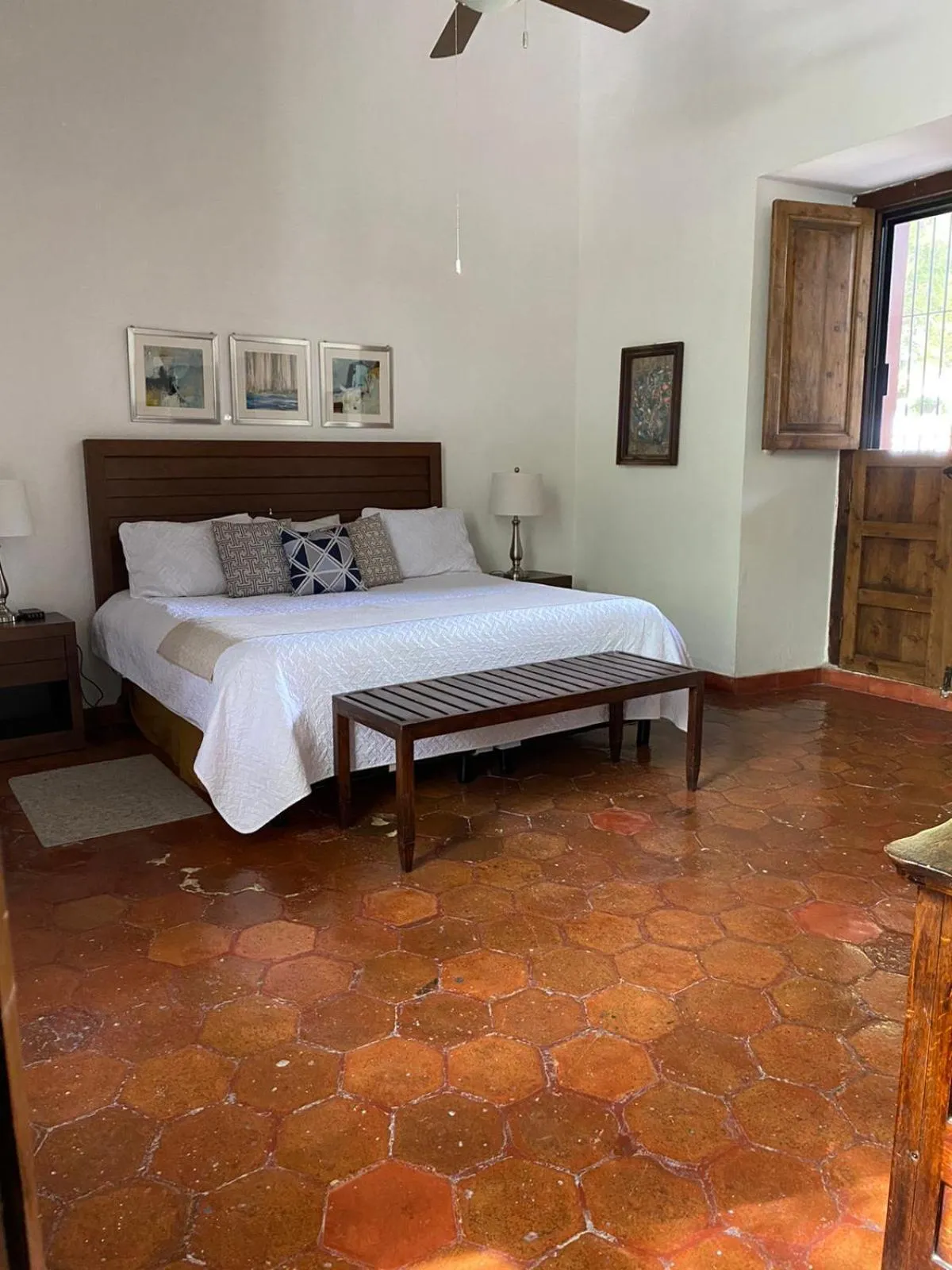 Photo of the whole room, Bed in Hotel El Farol