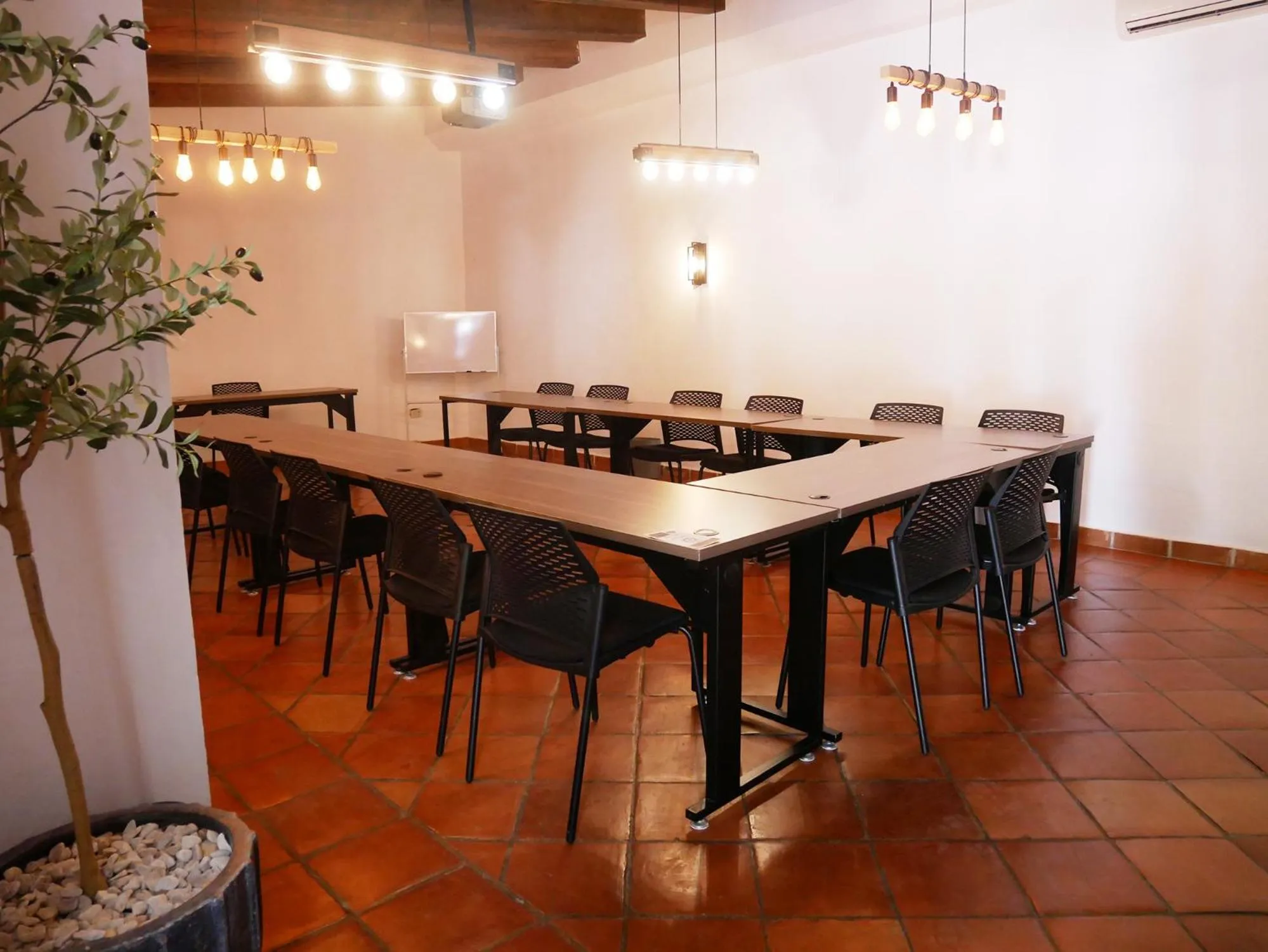 Business facilities in Hotel El Farol