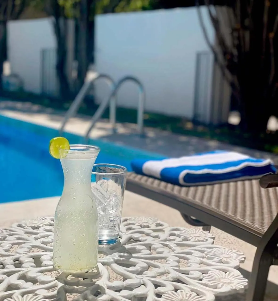 Swimming pool in Hotel El Farol