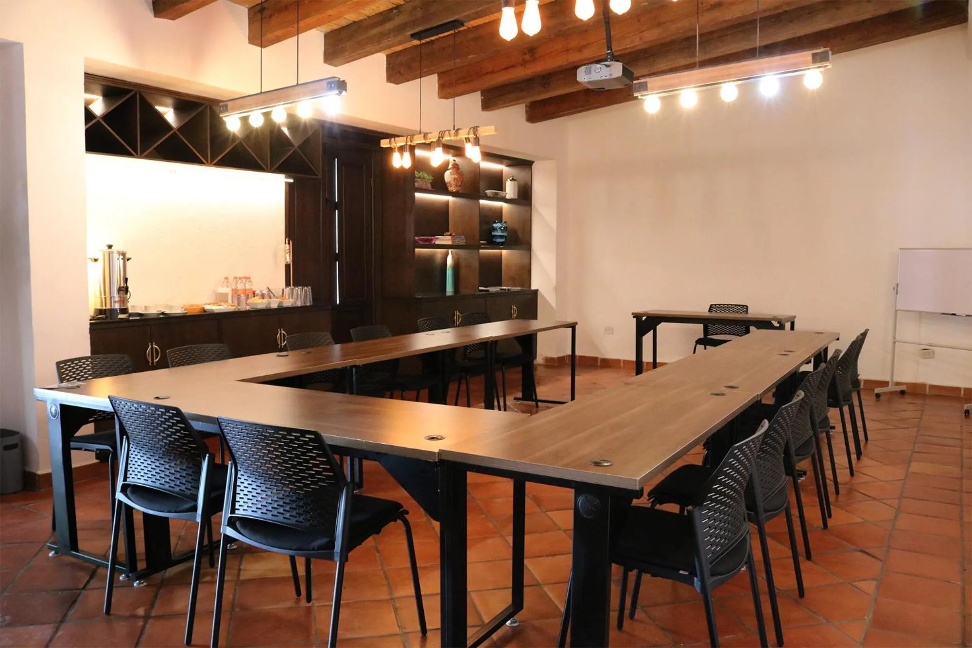 Business facilities in Hotel El Farol