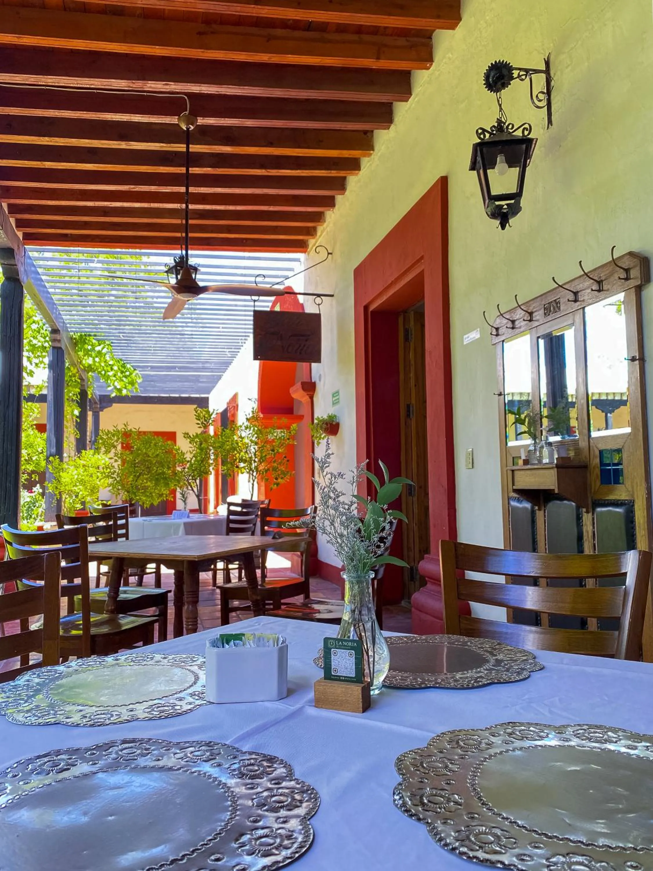 Restaurant/places to eat in Hotel El Farol