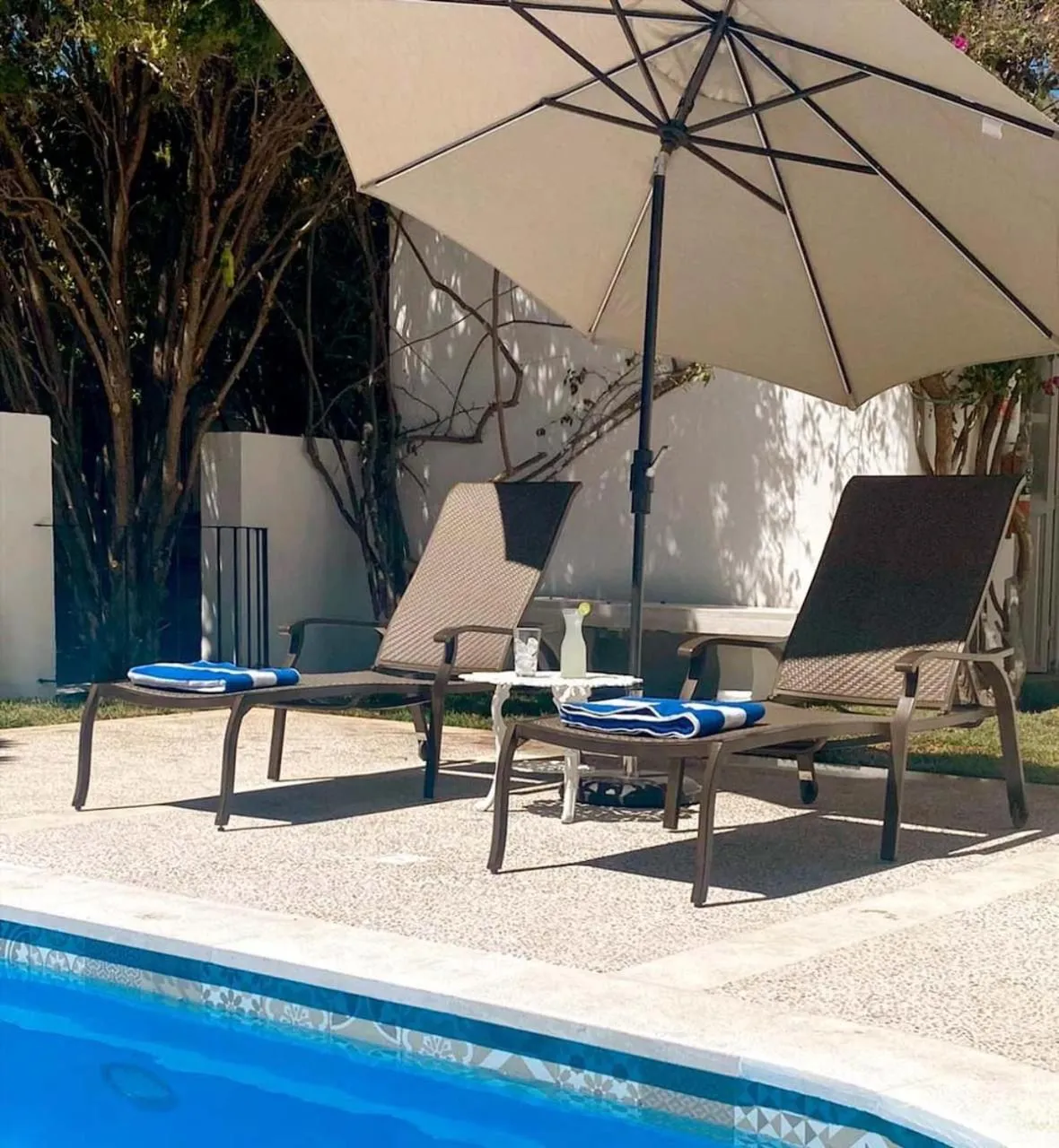 Swimming pool in Hotel El Farol