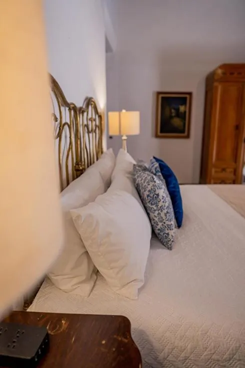 Photo of the whole room, Bed in Hotel El Farol