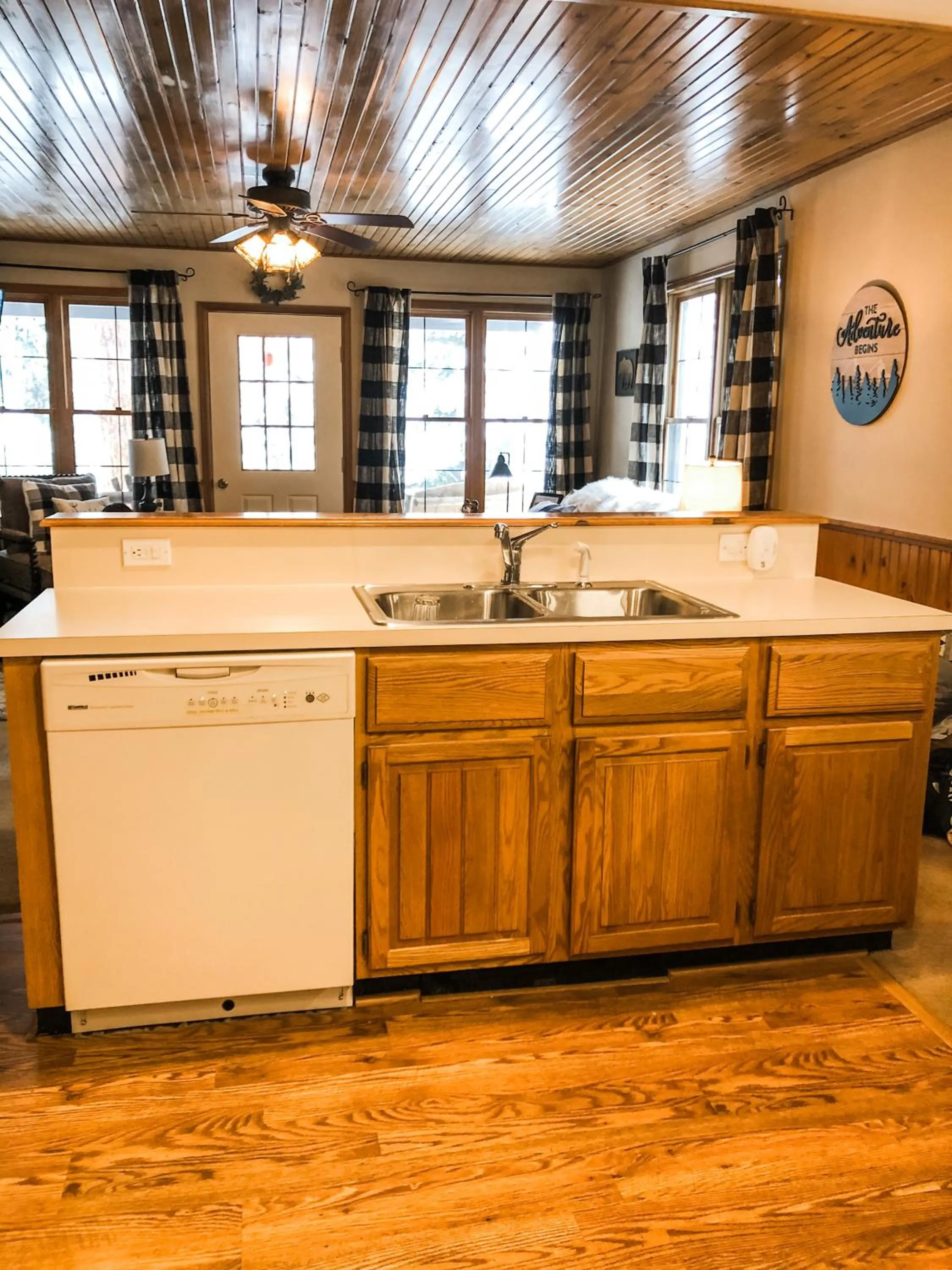 Riverfront Mountain Cottage Retreat