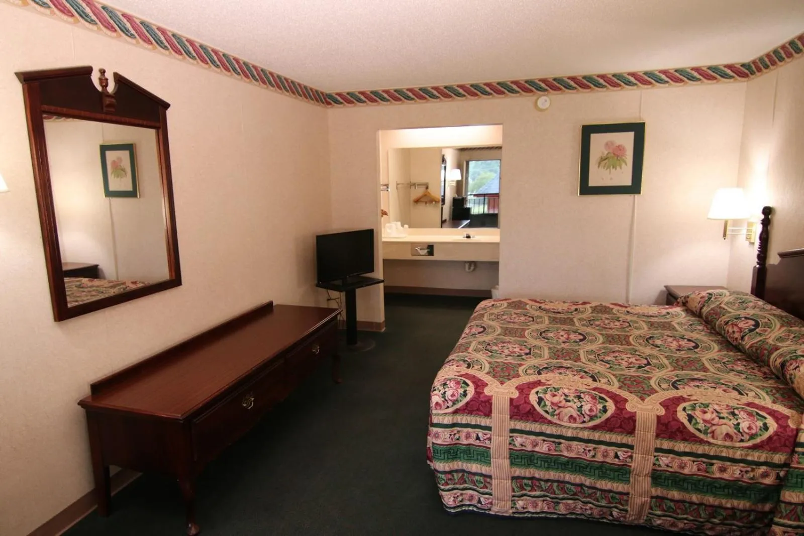 TV and multimedia, Bed in Executive Inn Kershaw