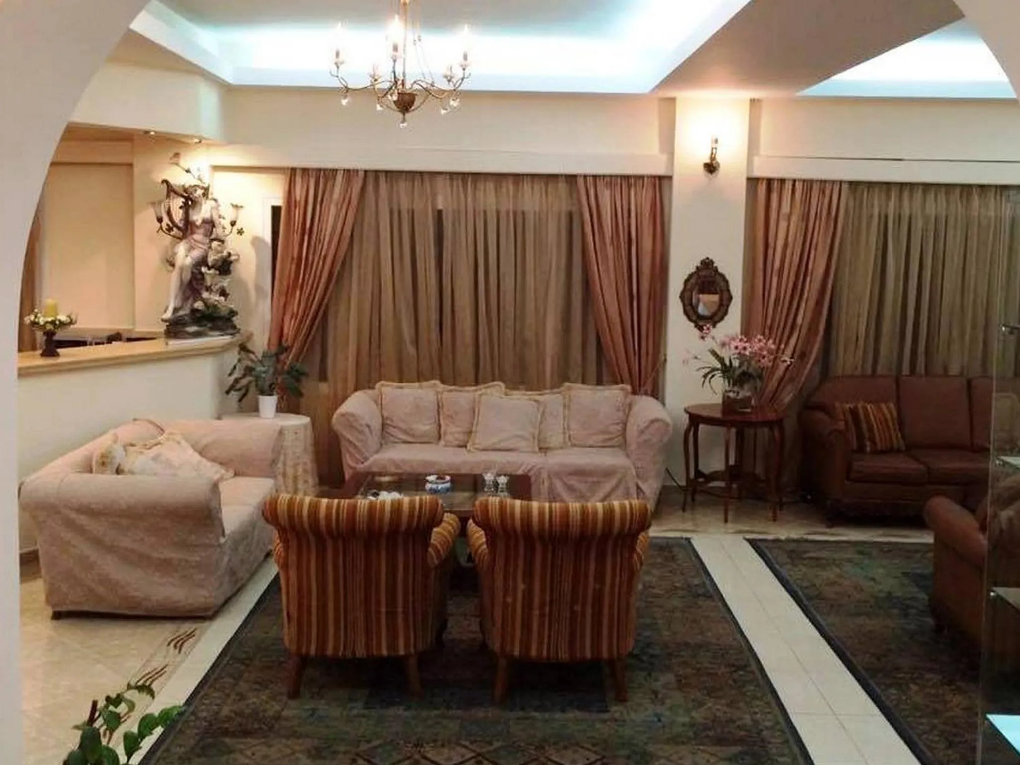 Communal lounge/ TV room in Nefeli Boutique Hotel