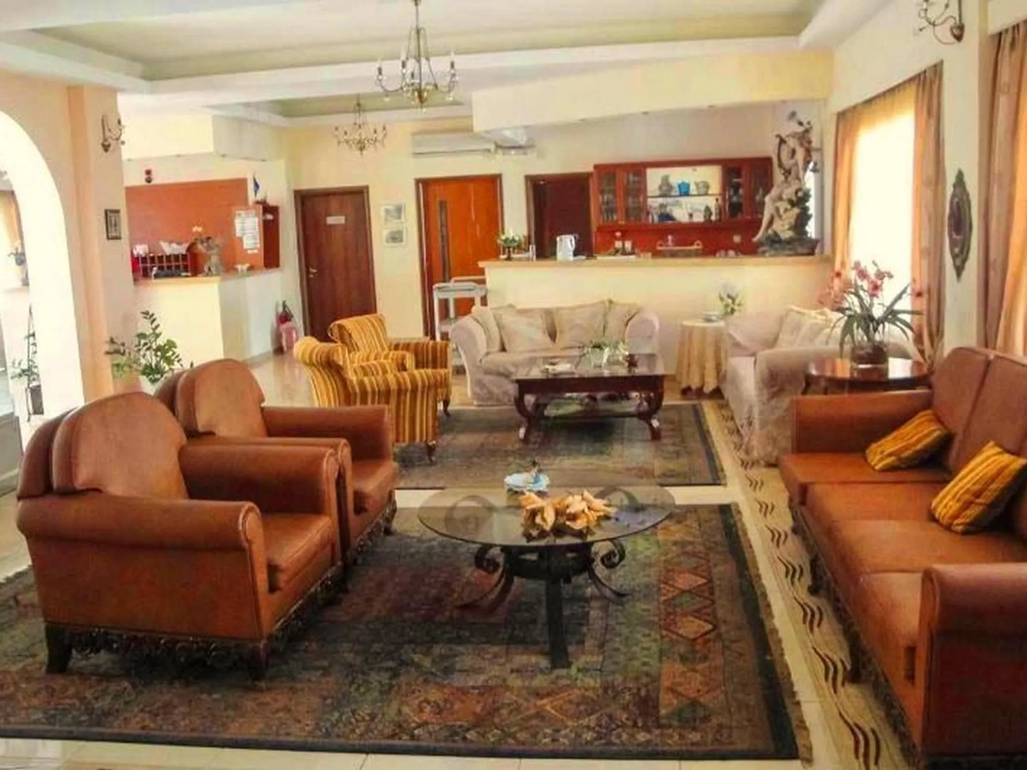 Communal lounge/ TV room in Nefeli Boutique Hotel