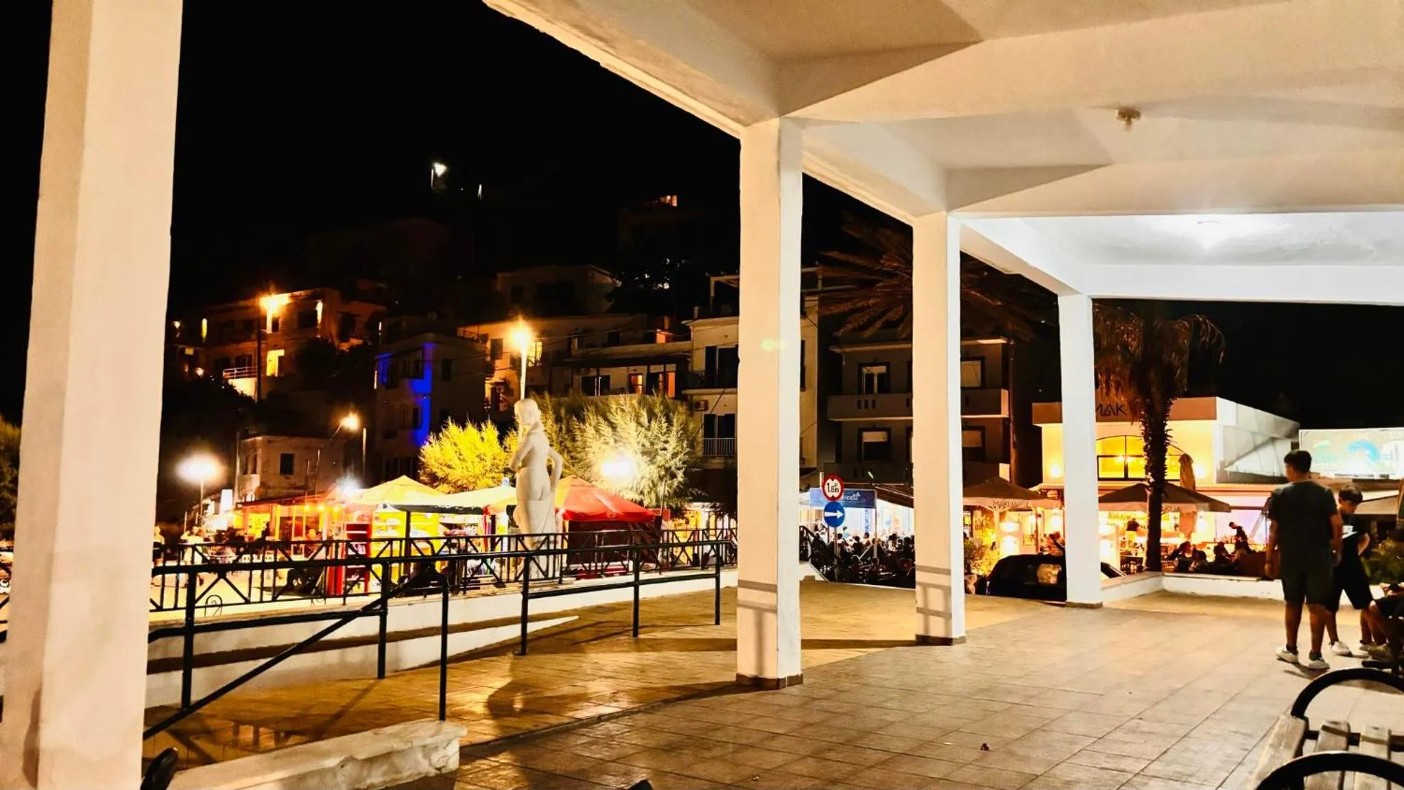 Restaurant/places to eat in Nefeli Boutique Hotel