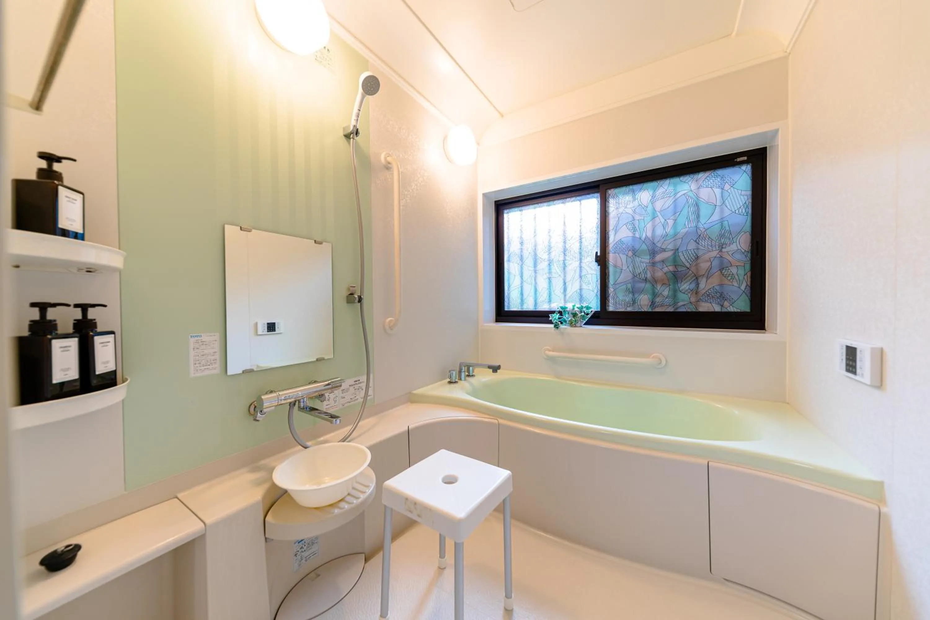 Bathroom in 130平米 和モダン邸宅 非日常を愉しむ 最大20名宿泊可 iine