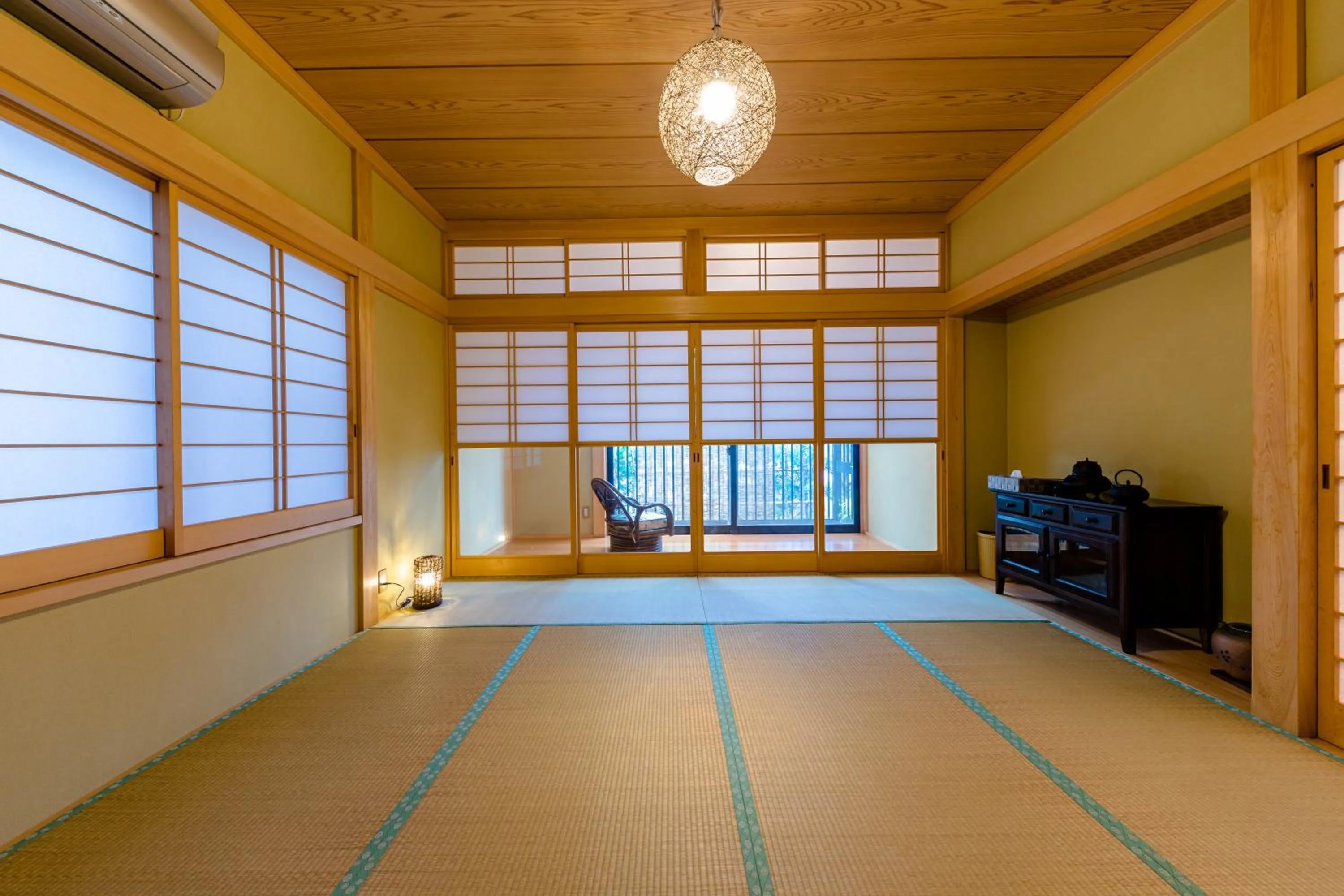 TV and multimedia in 130平米 和モダン邸宅 非日常を愉しむ 最大20名宿泊可 iine