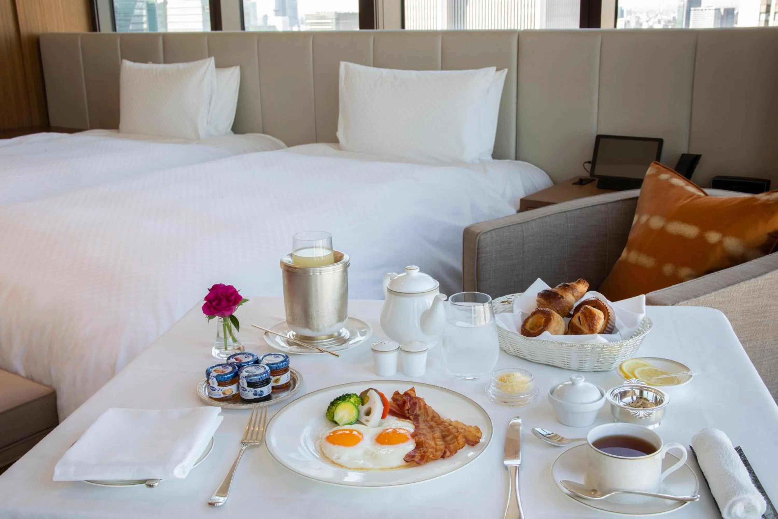 Breakfast, Bed in The Okura Heritage Tokyo
