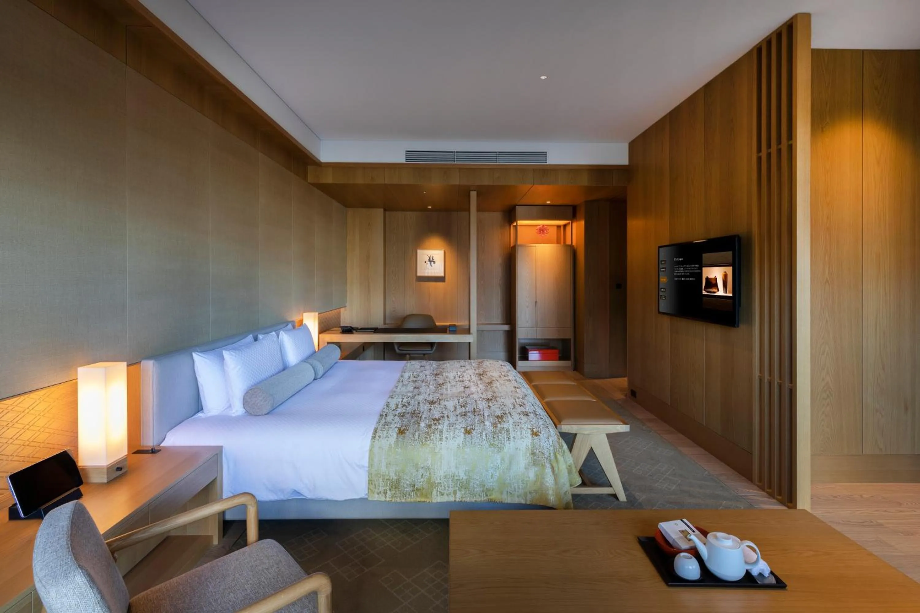Photo of the whole room, Bed in The Okura Heritage Tokyo