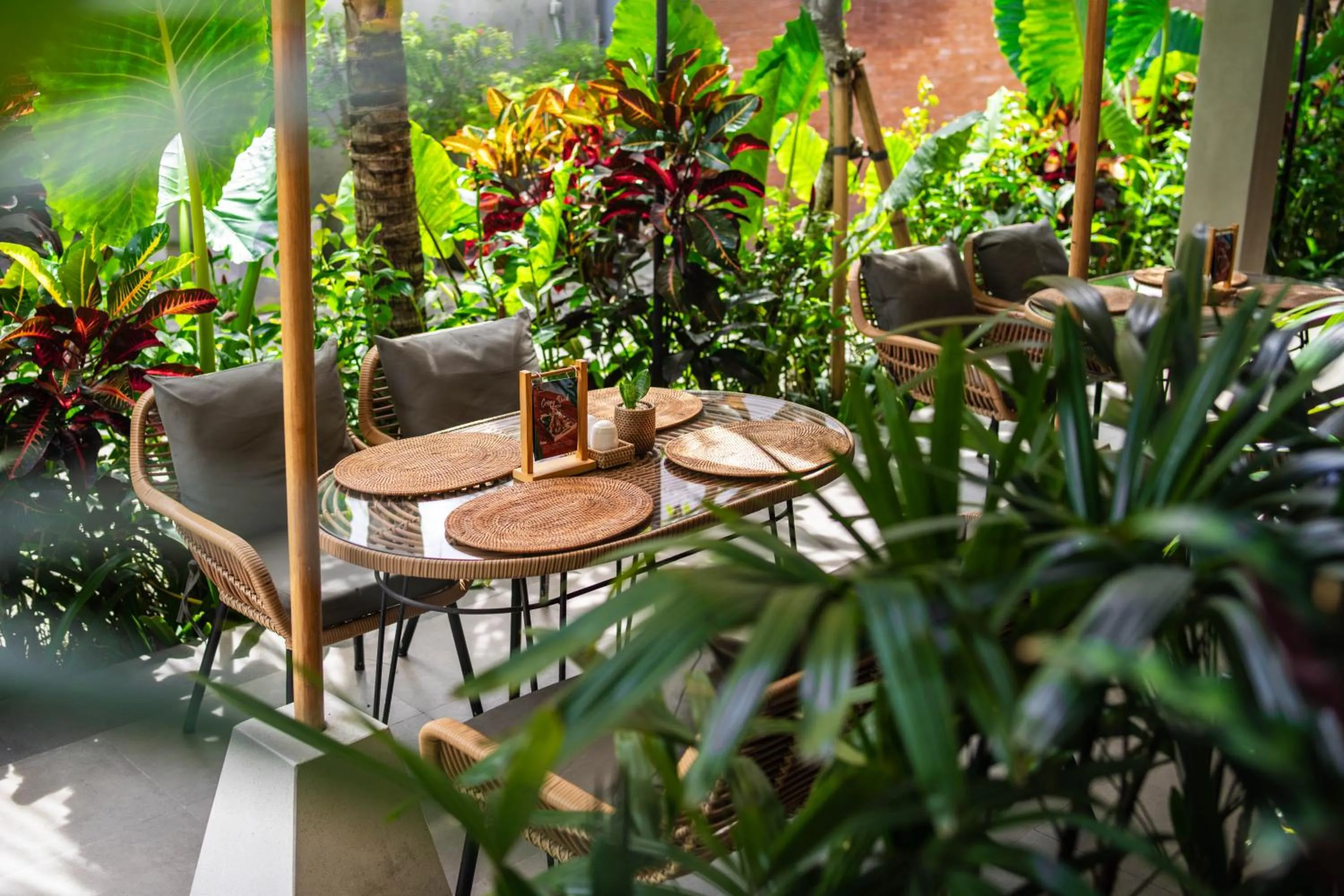 Restaurant/places to eat in Kahayana Suites Ubud