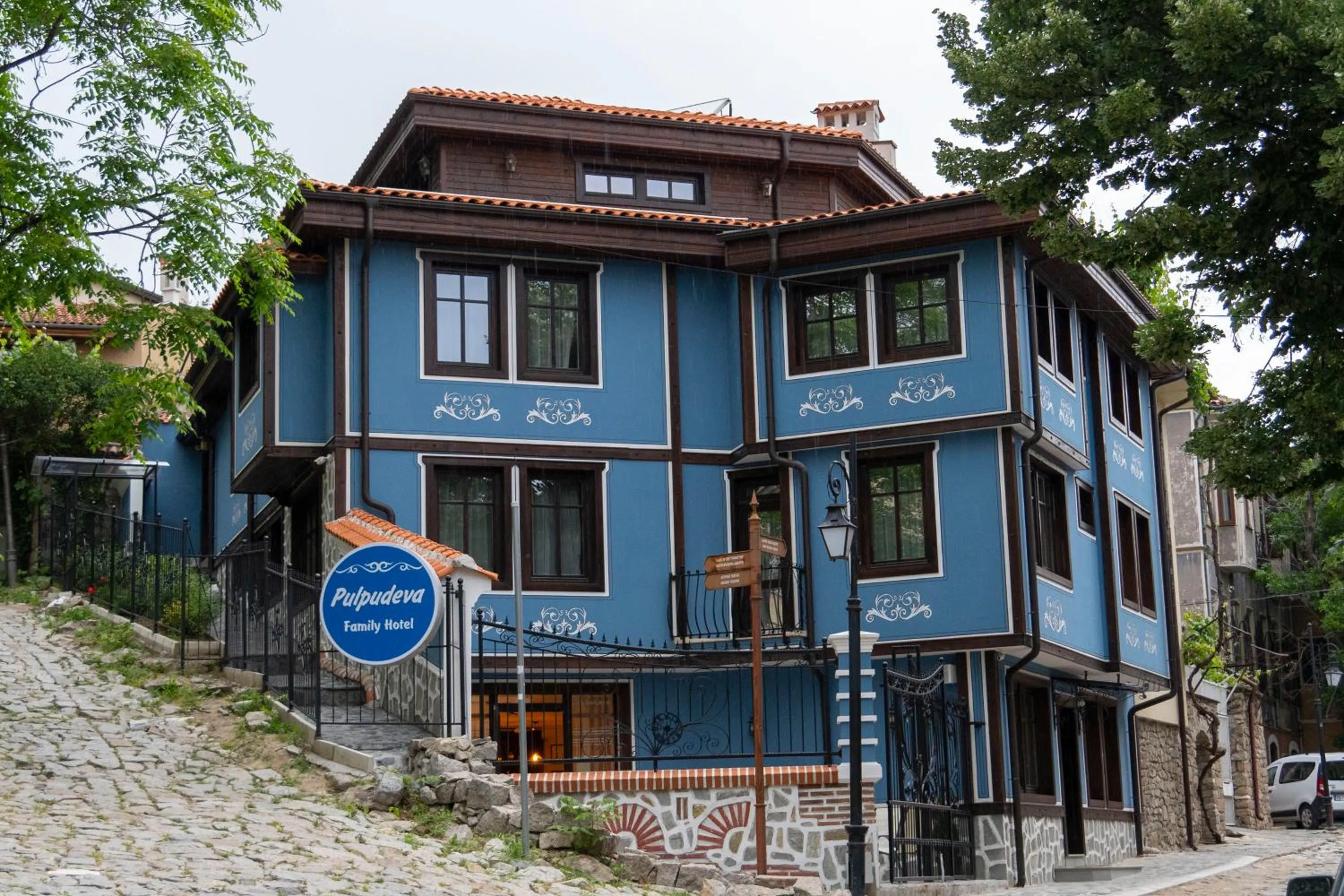 Pulpudeva Family Hotel