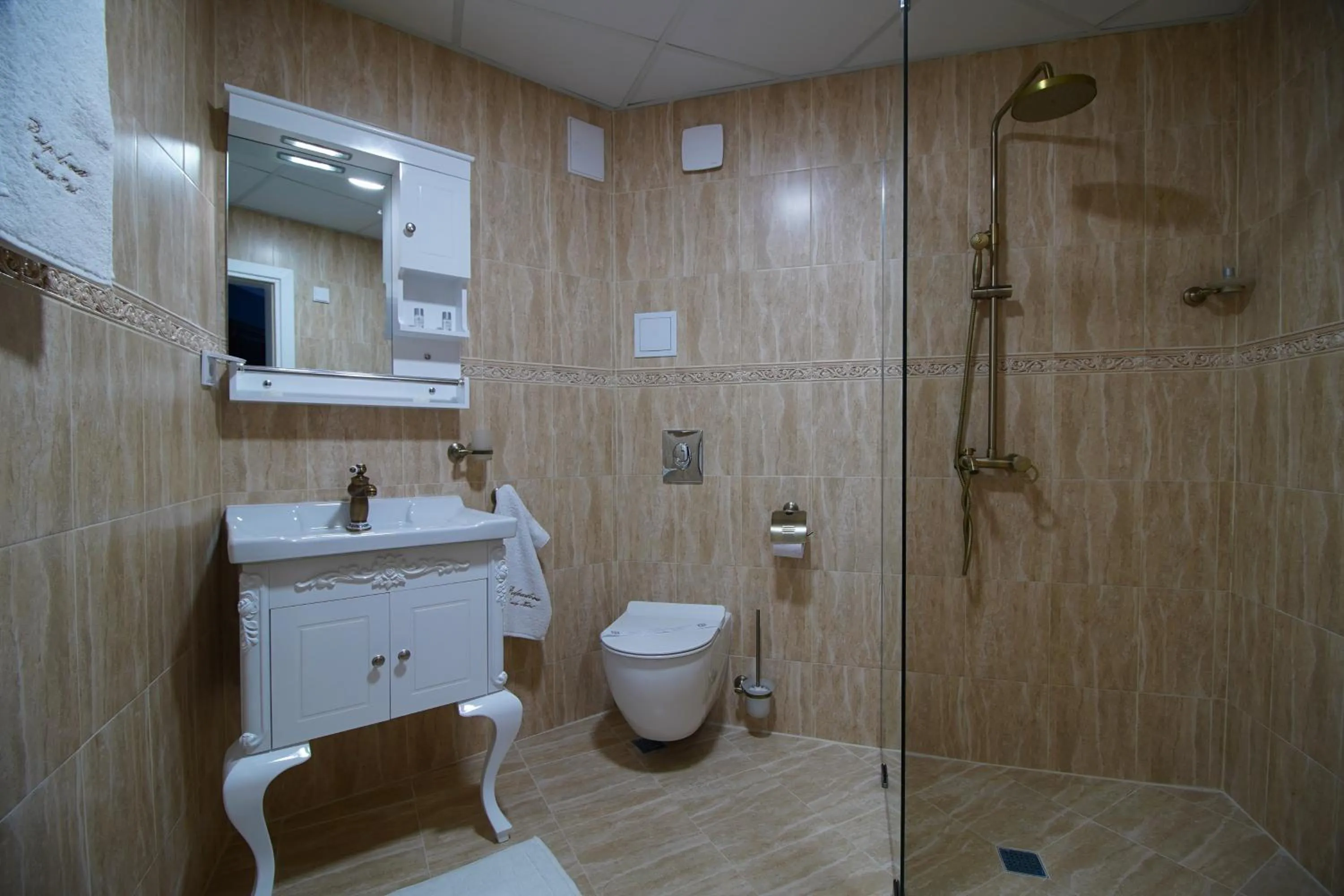 Shower in Pulpudeva Family Hotel