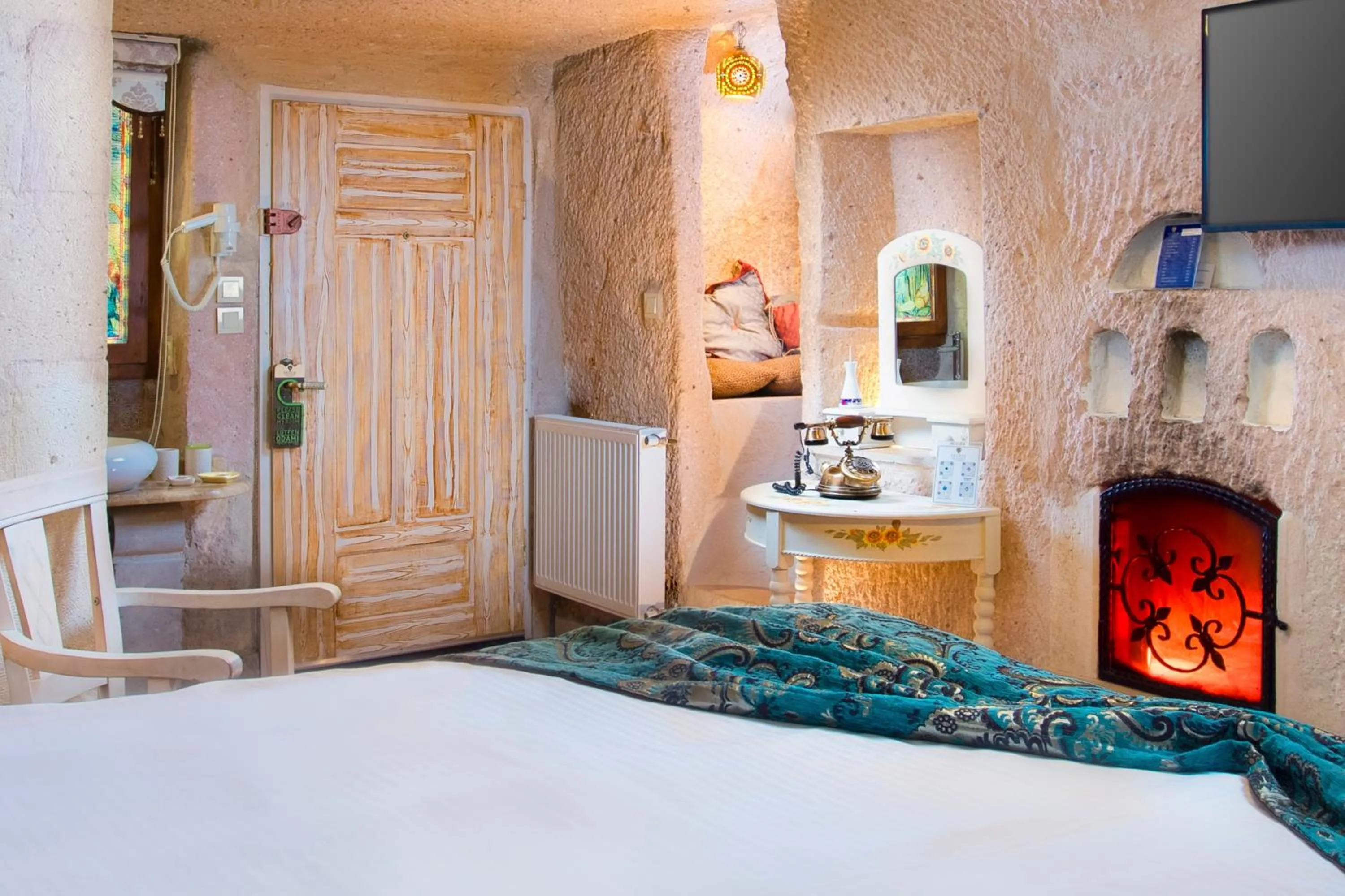 Bed in Cappadocia Fairy Chimneys Selfie Cave Hotels - Special Class