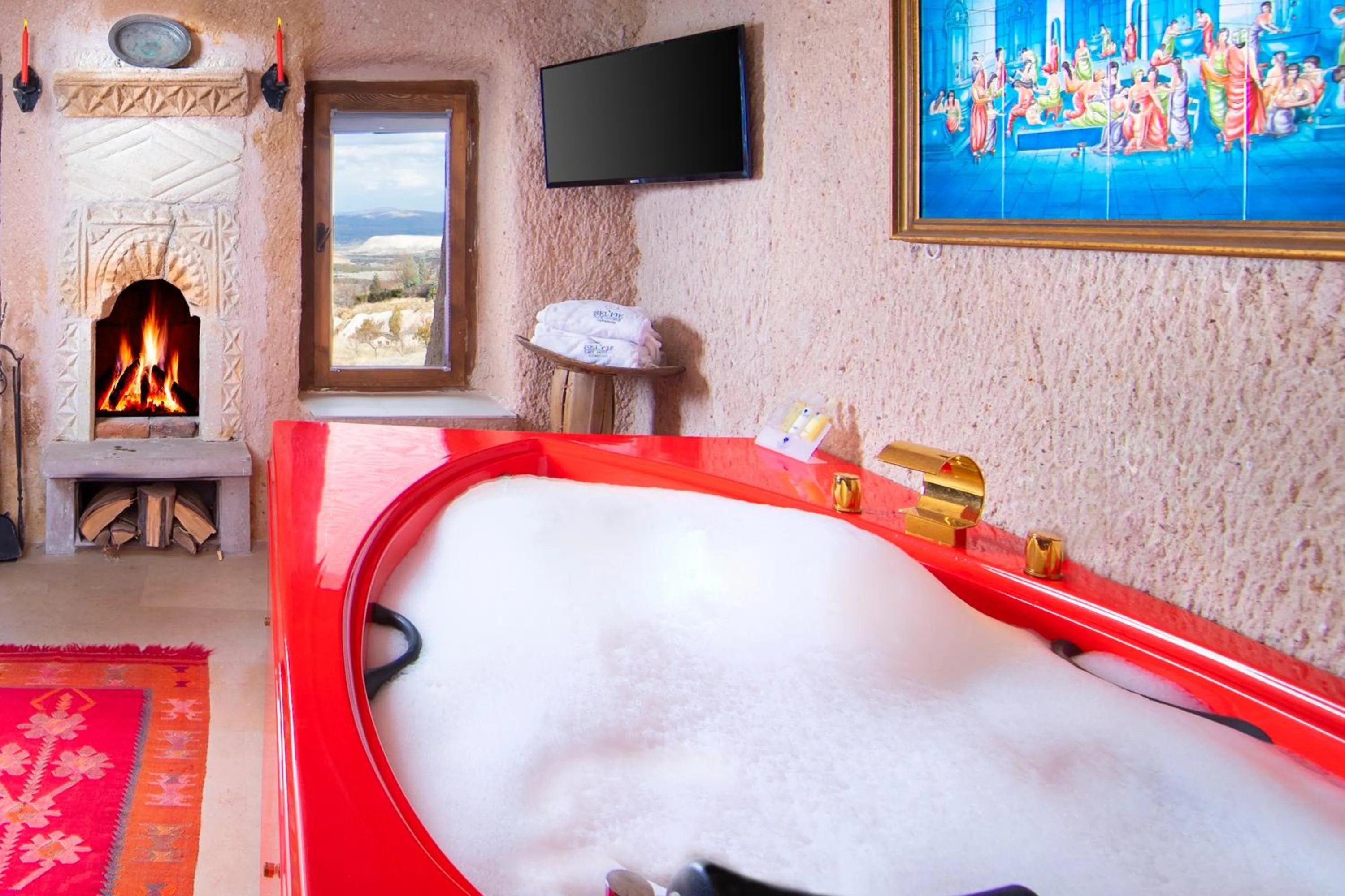Hot Tub, Bed in Cappadocia Fairy Chimneys Selfie Cave Hotels - Special Class
