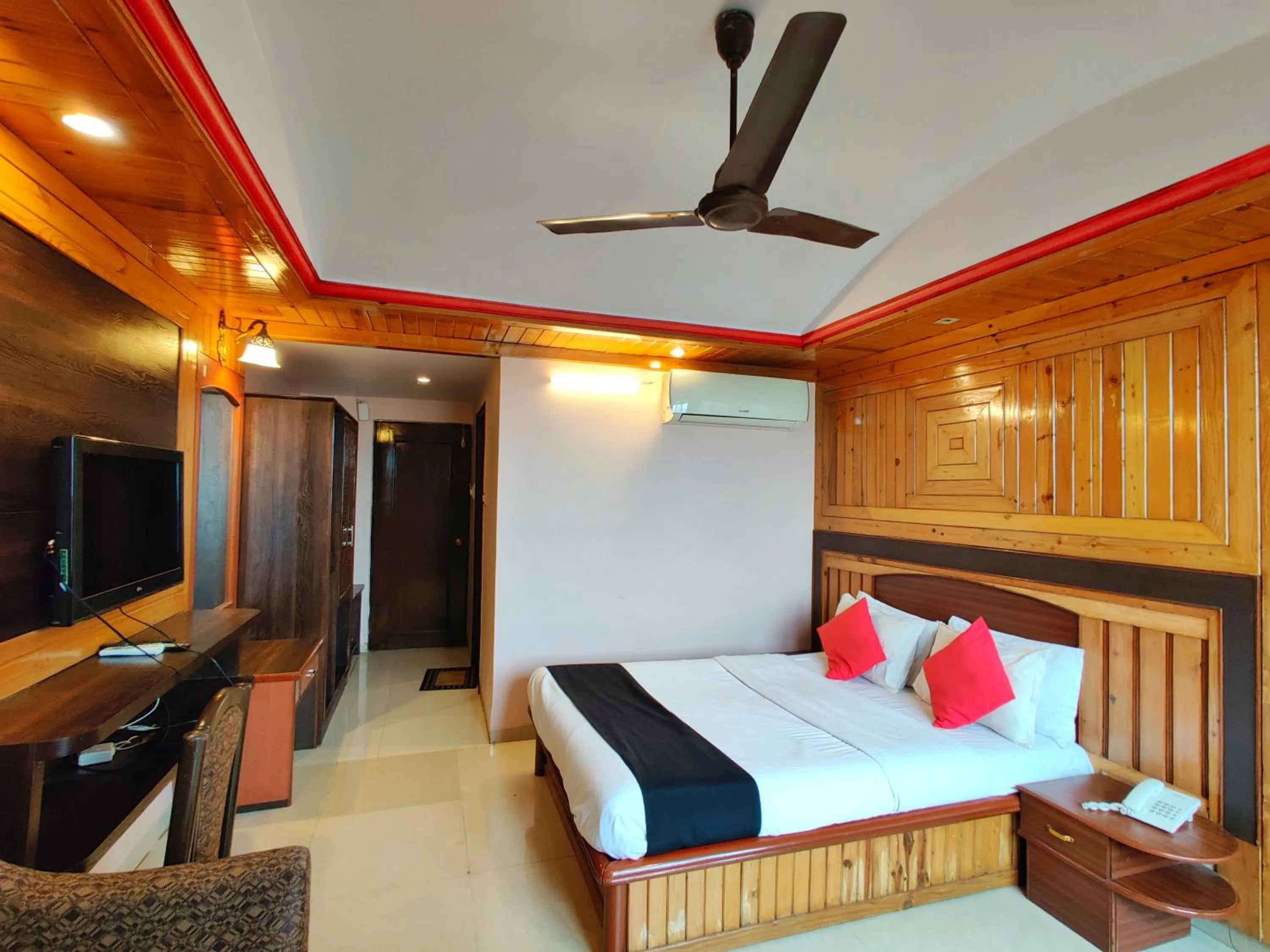 View (from property/room), Bed in Hotel Pratap Heritage