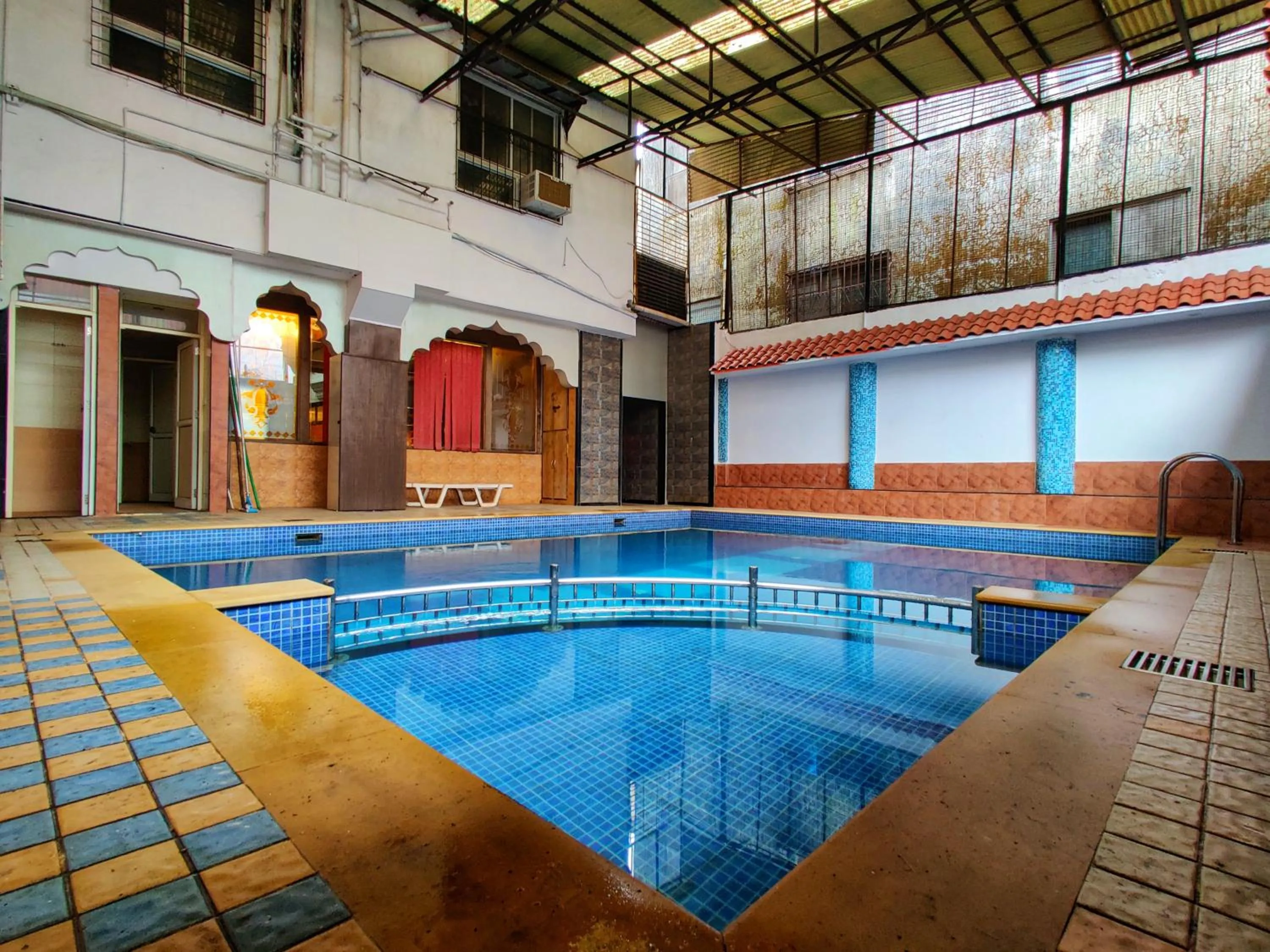 Swimming pool in Hotel Pratap Heritage