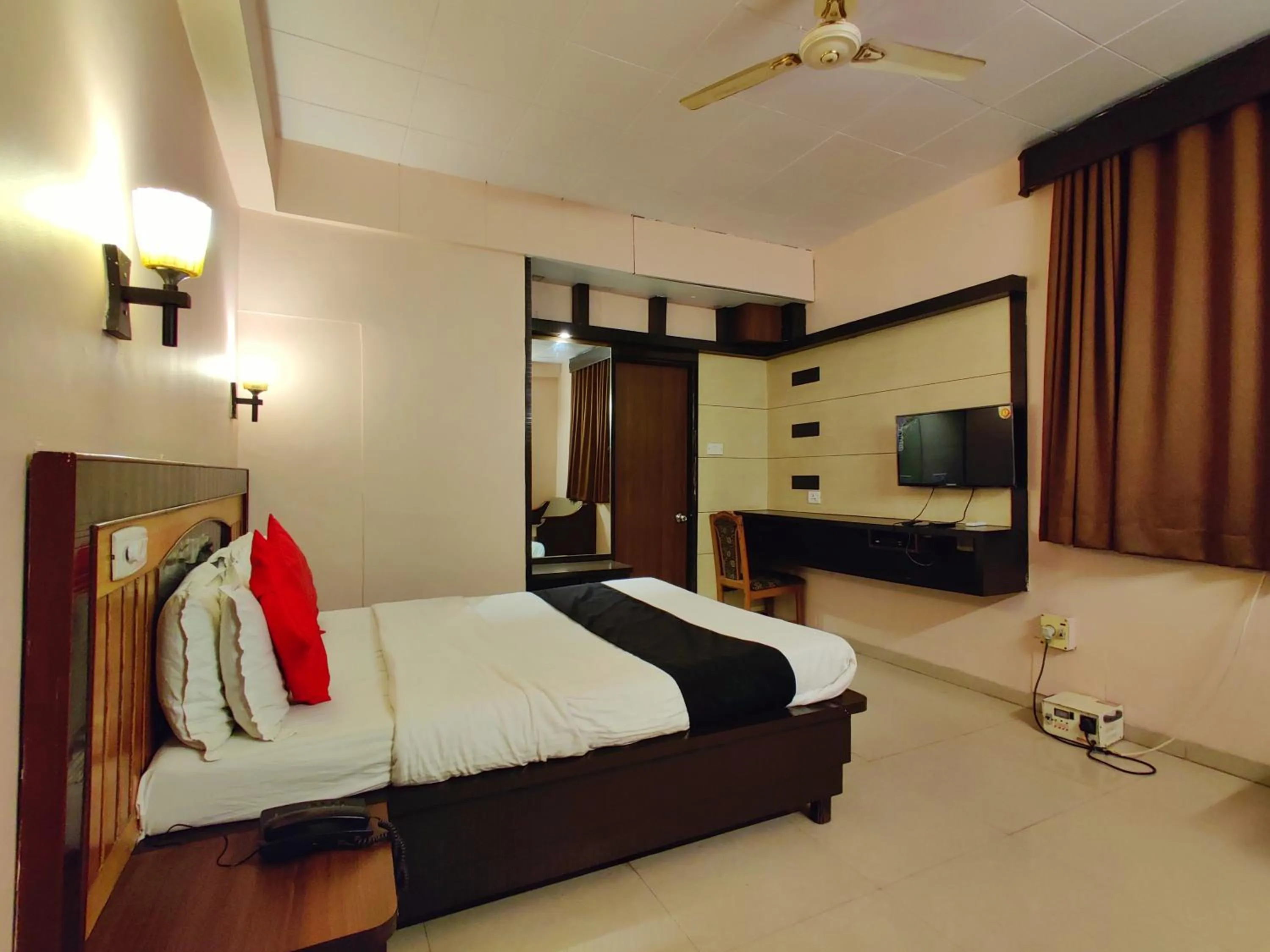 View (from property/room), Bed in Hotel Pratap Heritage