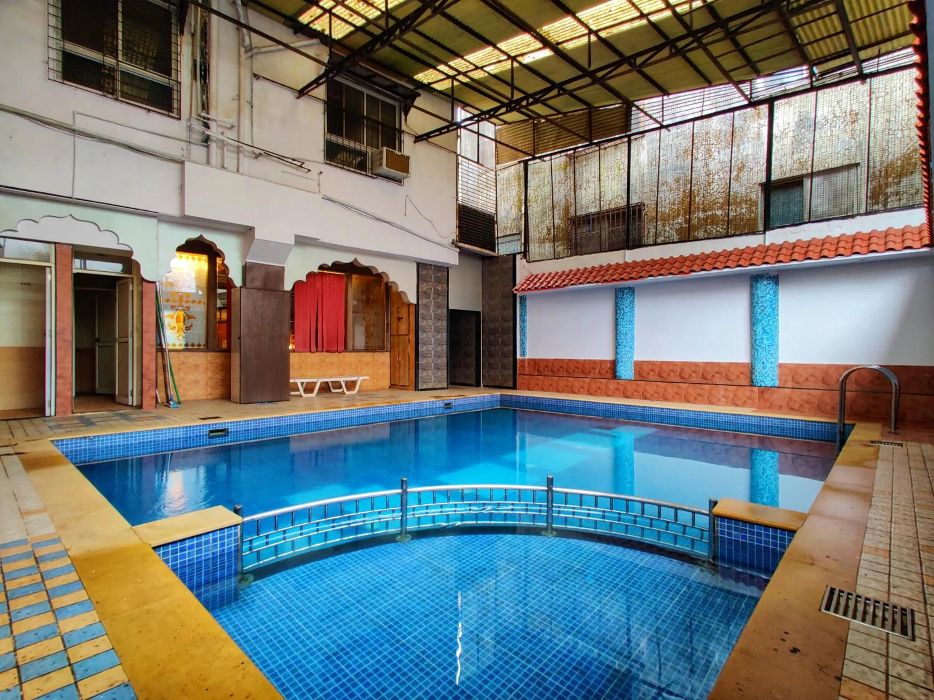 Swimming pool in Hotel Pratap Heritage