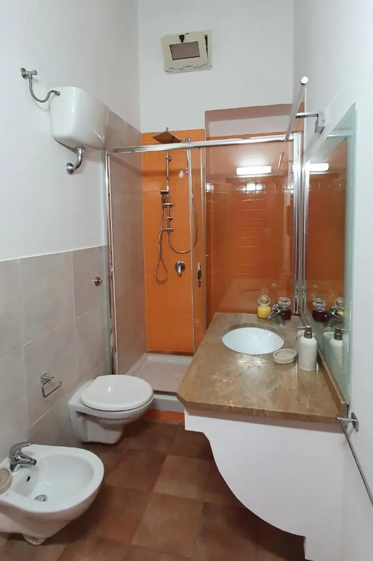 Shower in Casa Castagna