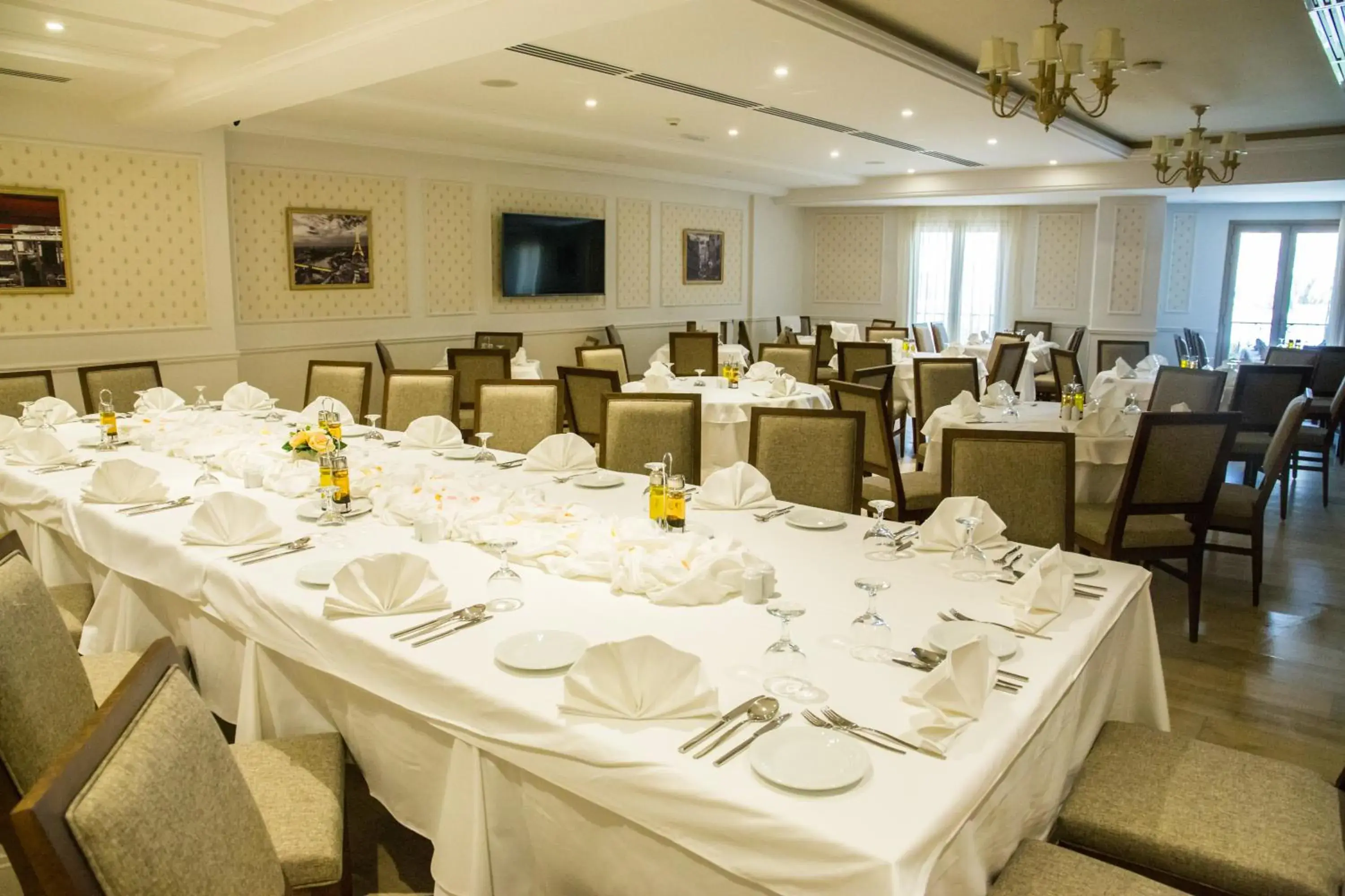 Restaurant/places to eat in HOTEL PALAIS ROYAL Restaurant/places to eat in HOTEL PALAIS ROYAL