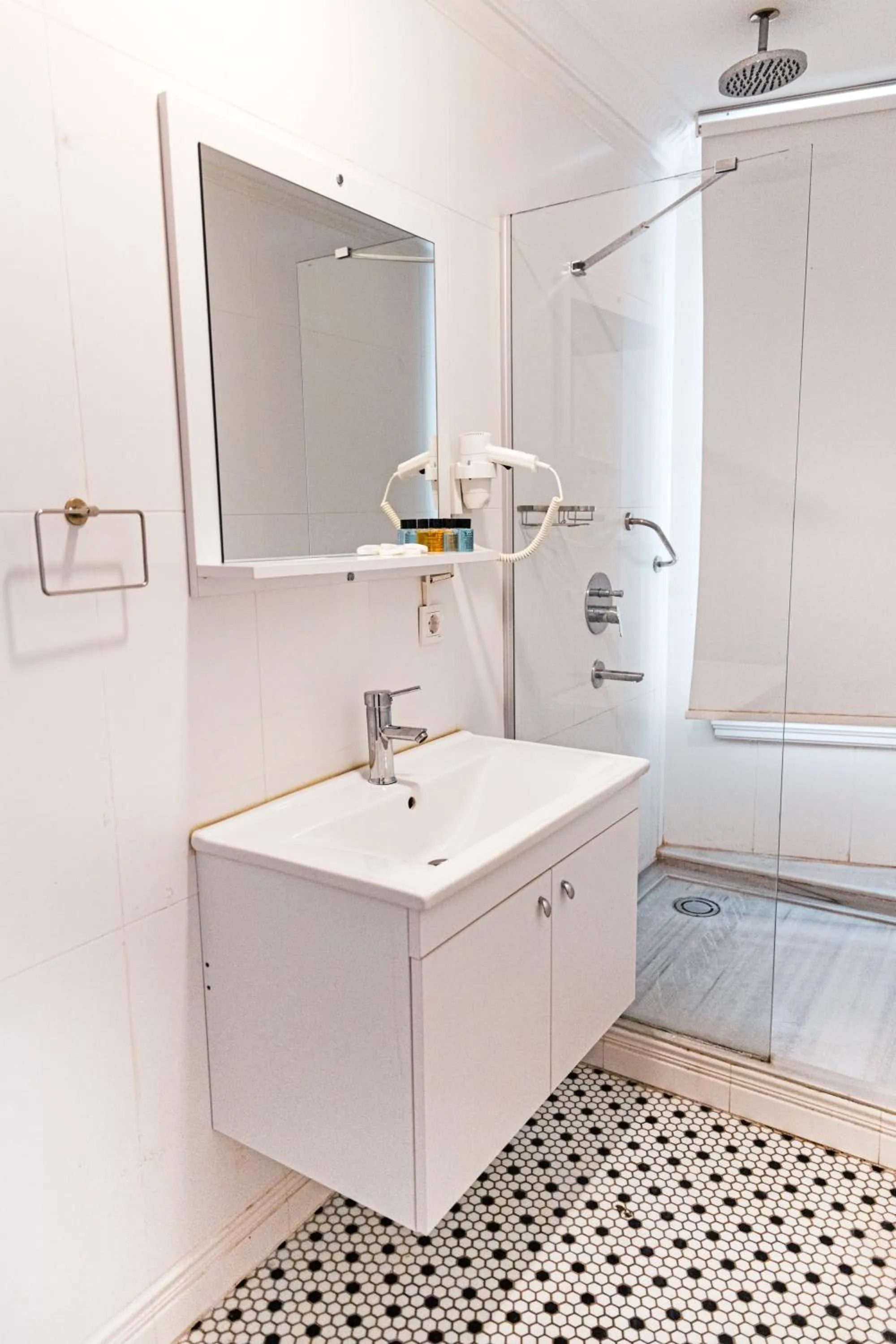 Shower in Galata Door Hotel