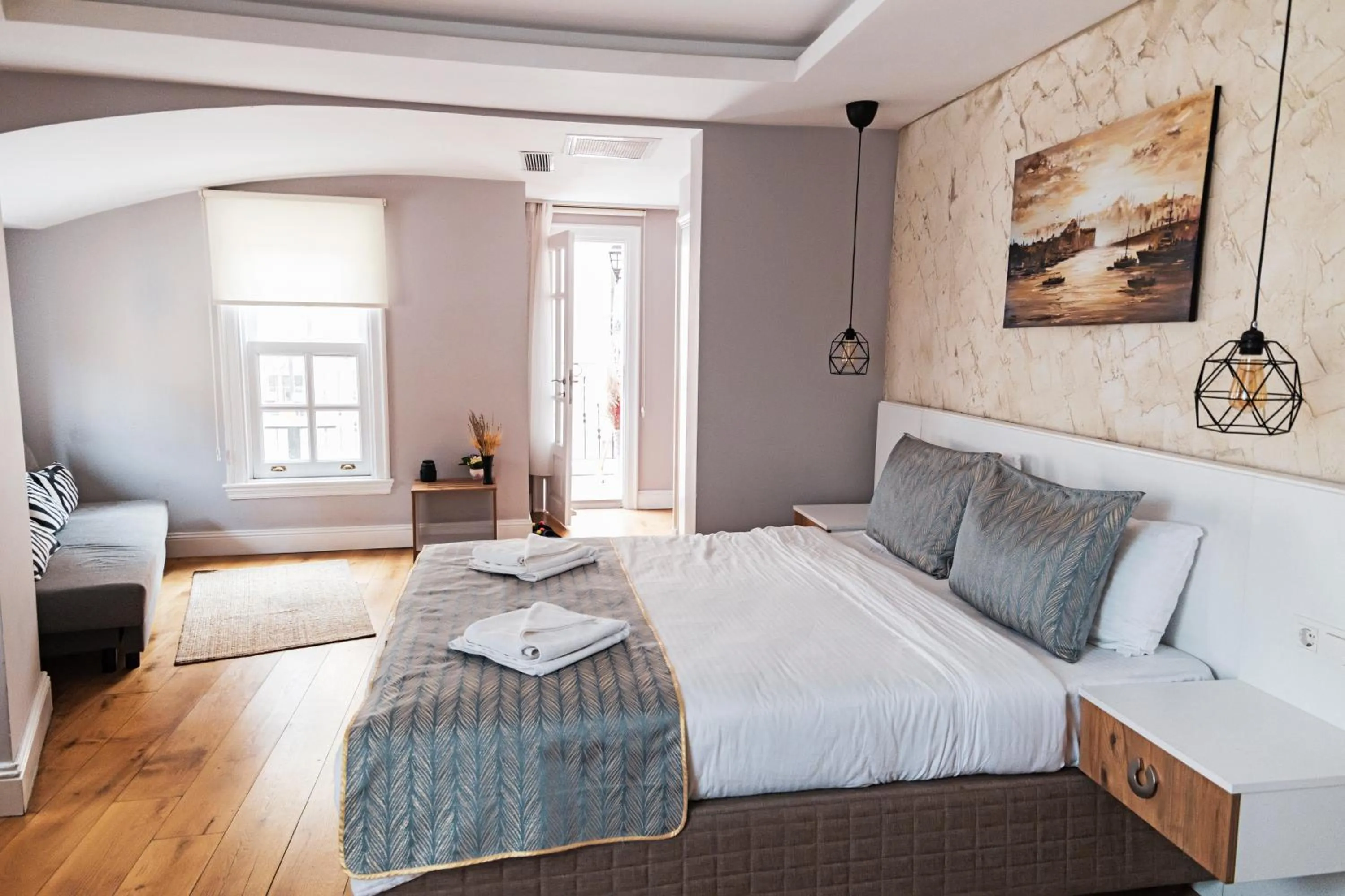 Photo of the whole room, Bed in Galata Door Hotel