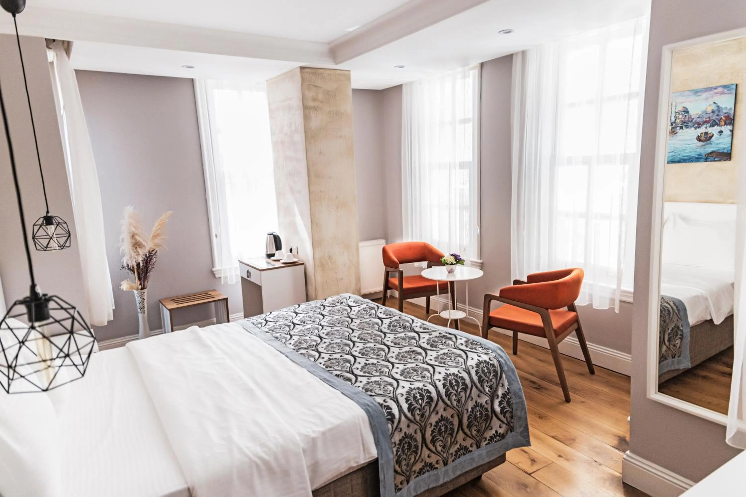 Photo of the whole room, Bed in Galata Door Hotel