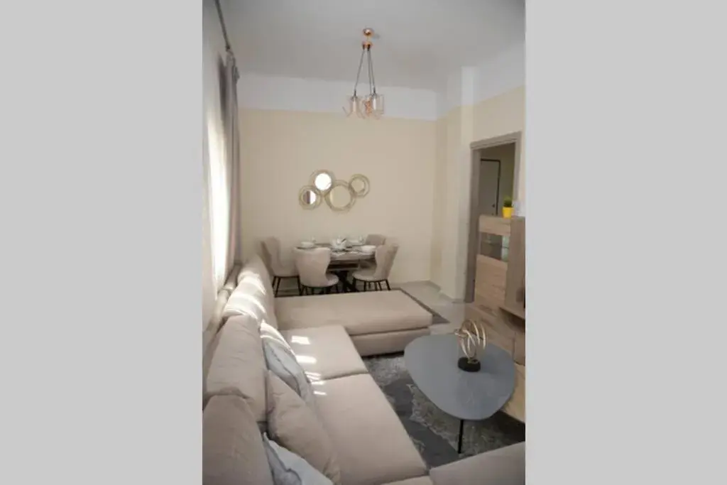 Strata deluxe Apt.(Must) Strata deluxe Apt.(Must)