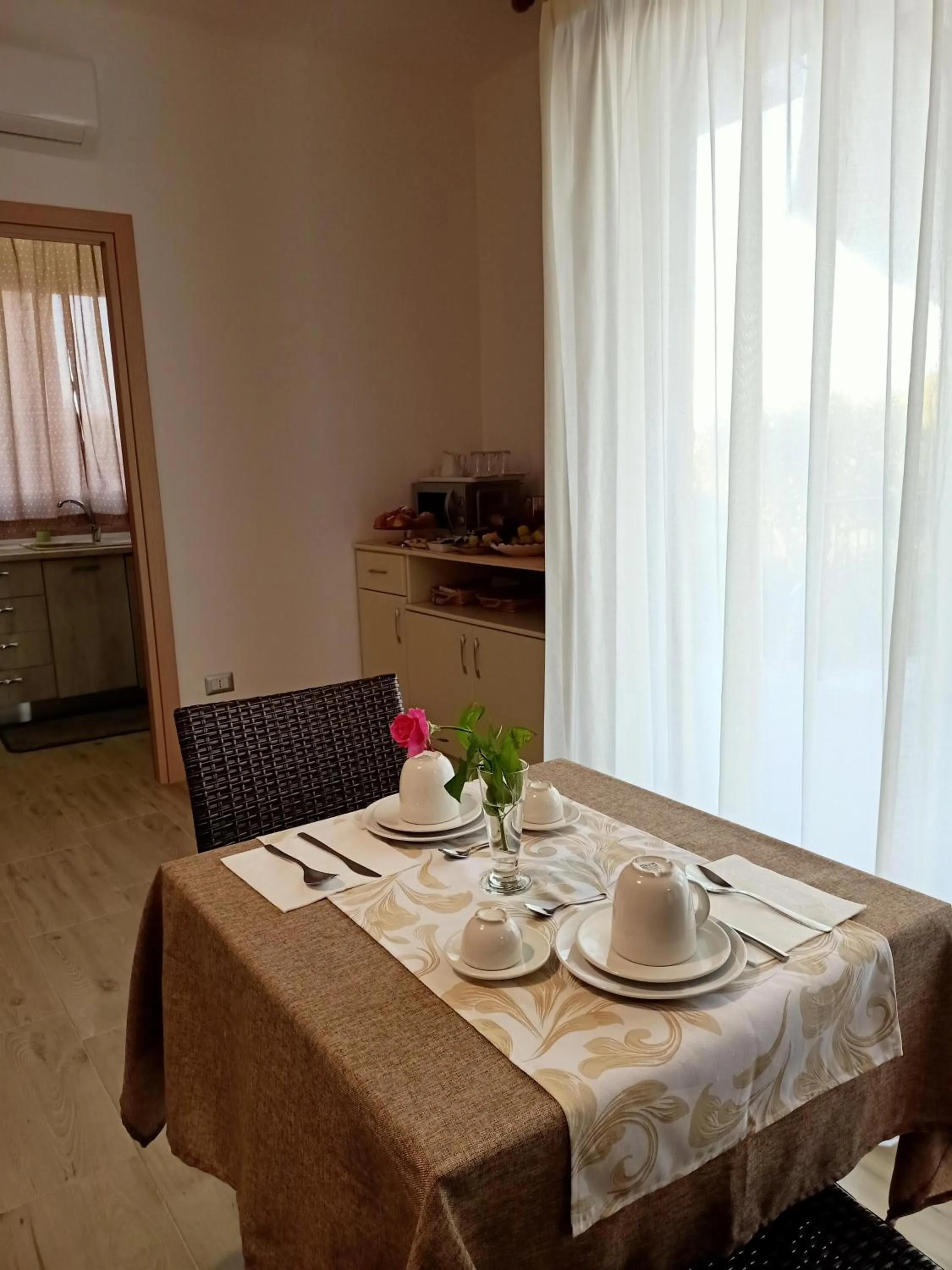 Dining area in B&B Villa Sara Falconara
