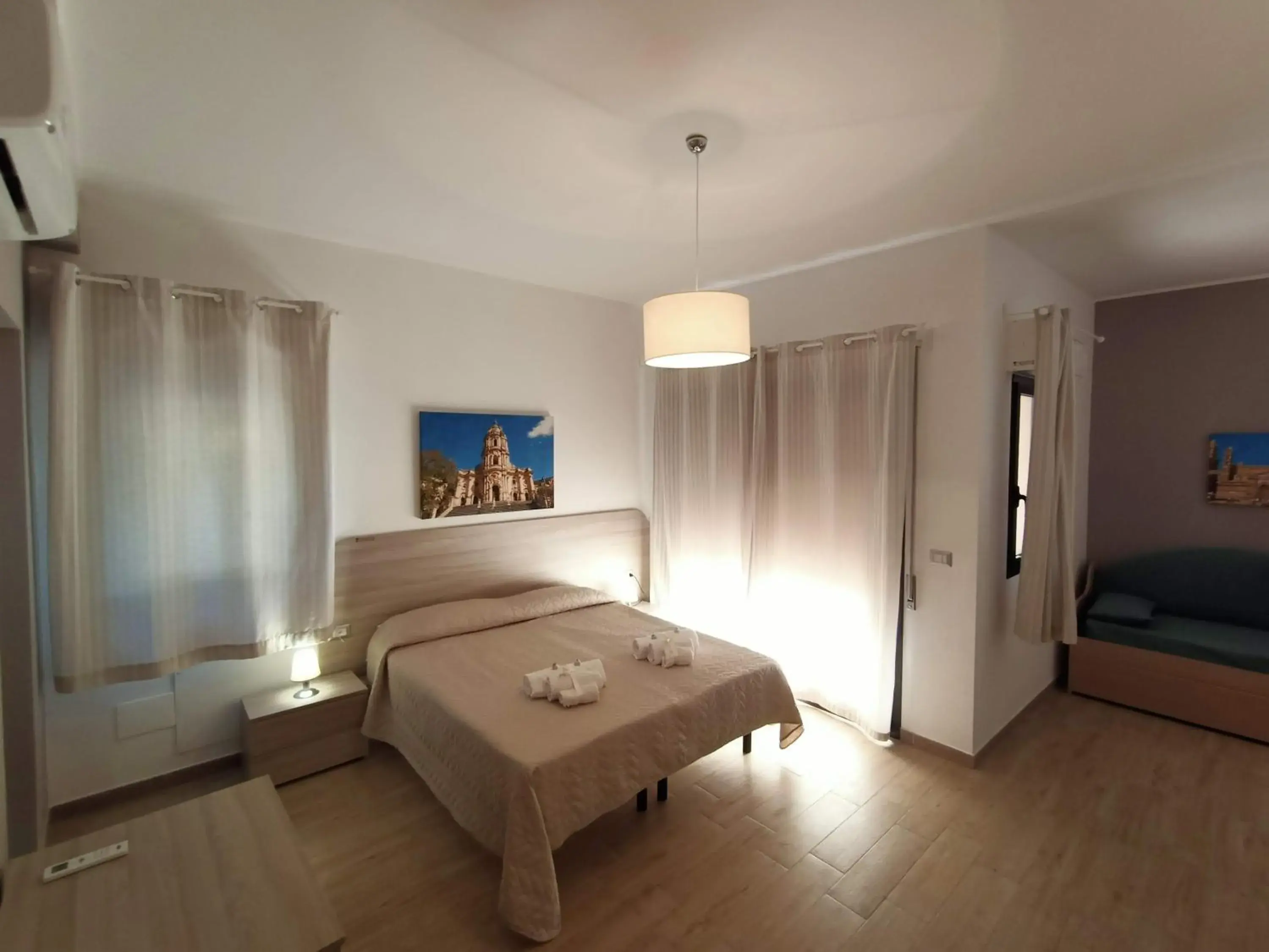 Deluxe Double or Twin Room with Garden View in B&B Villa Sara Falconara Deluxe Double or Twin Room with Garden View in B&B Villa Sara Falconara