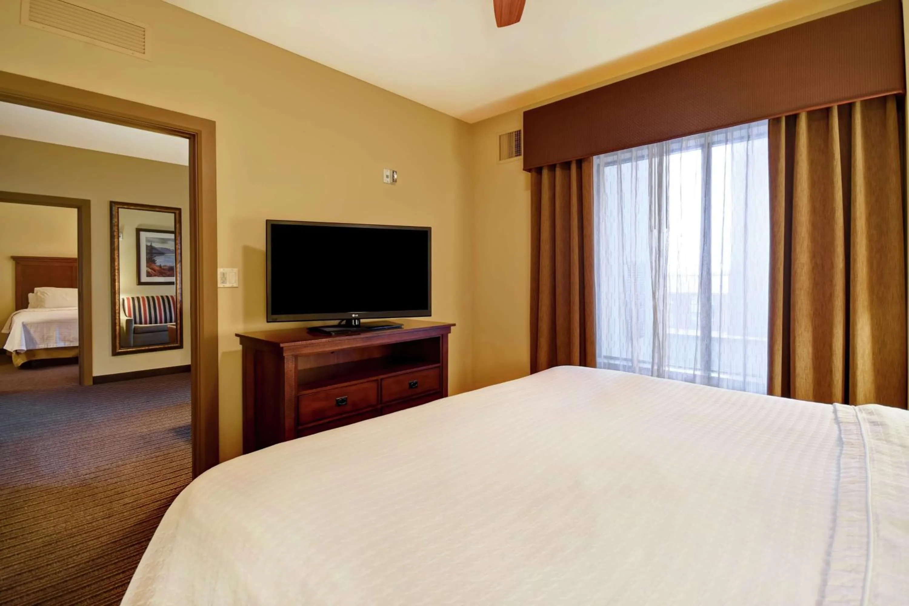 Bedroom, Bed in Homewood Suites by Hilton Kalispell