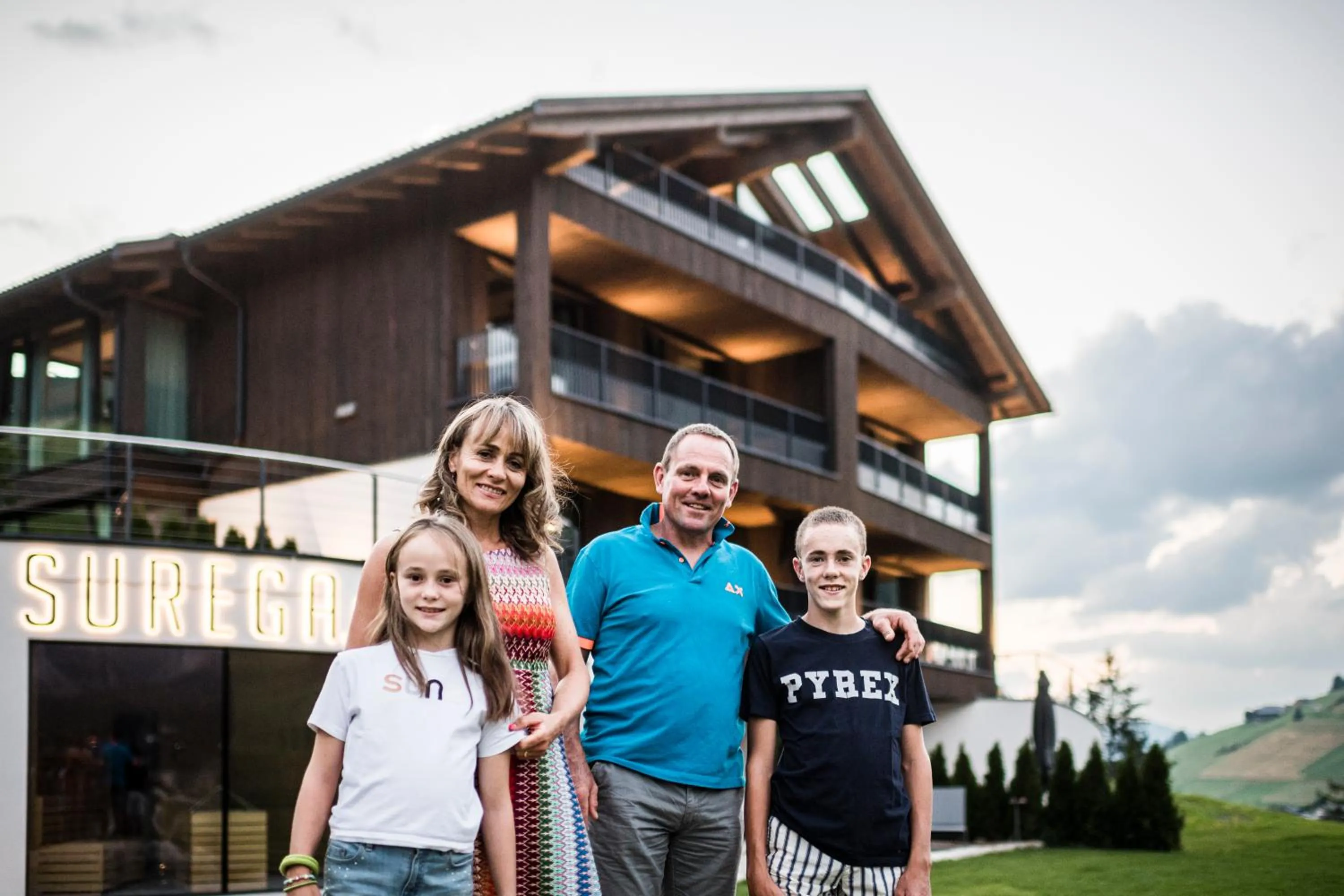 Family in Surega - Idyllic Farmhouse