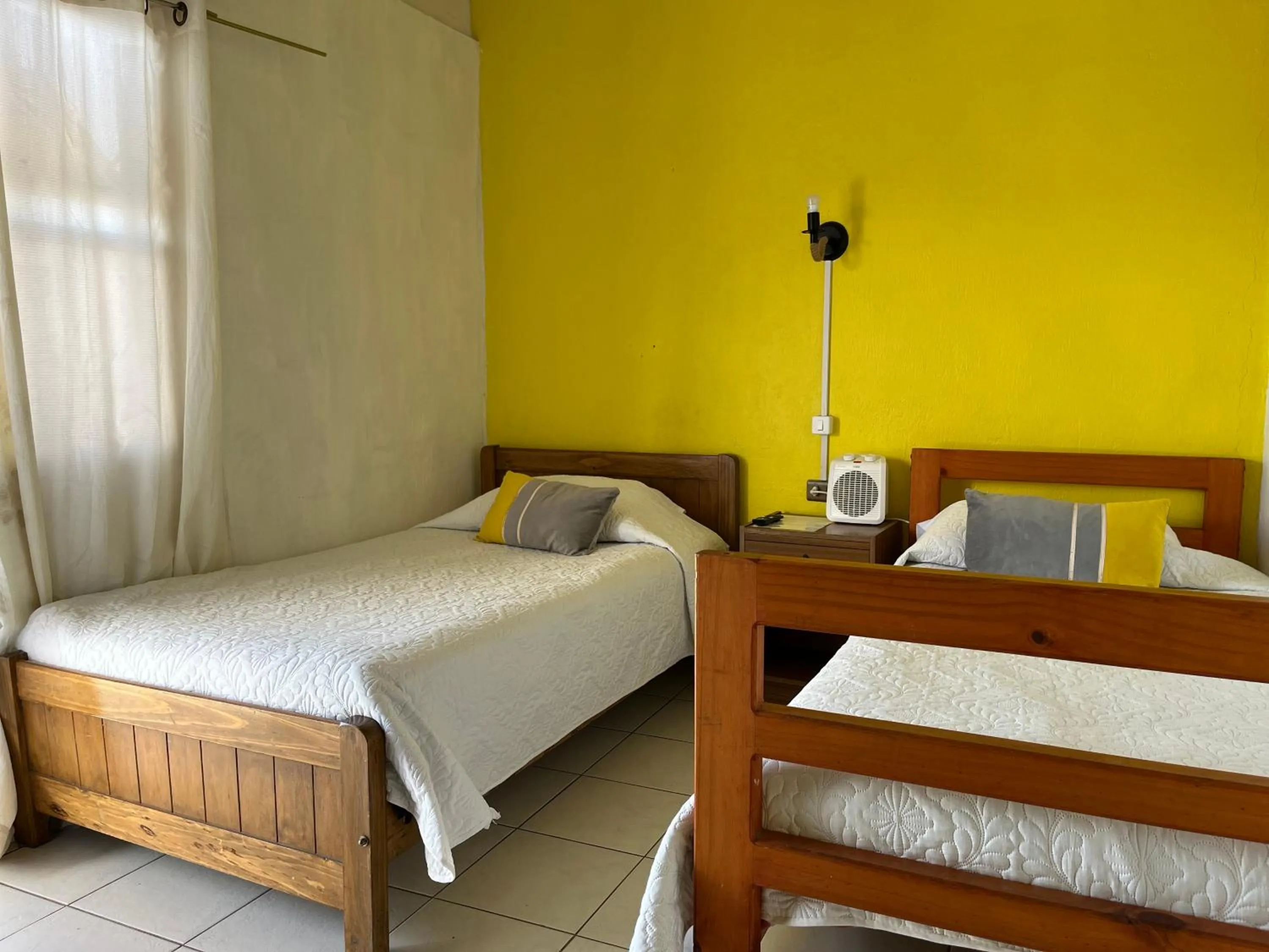 Bed in Hostal Avenue