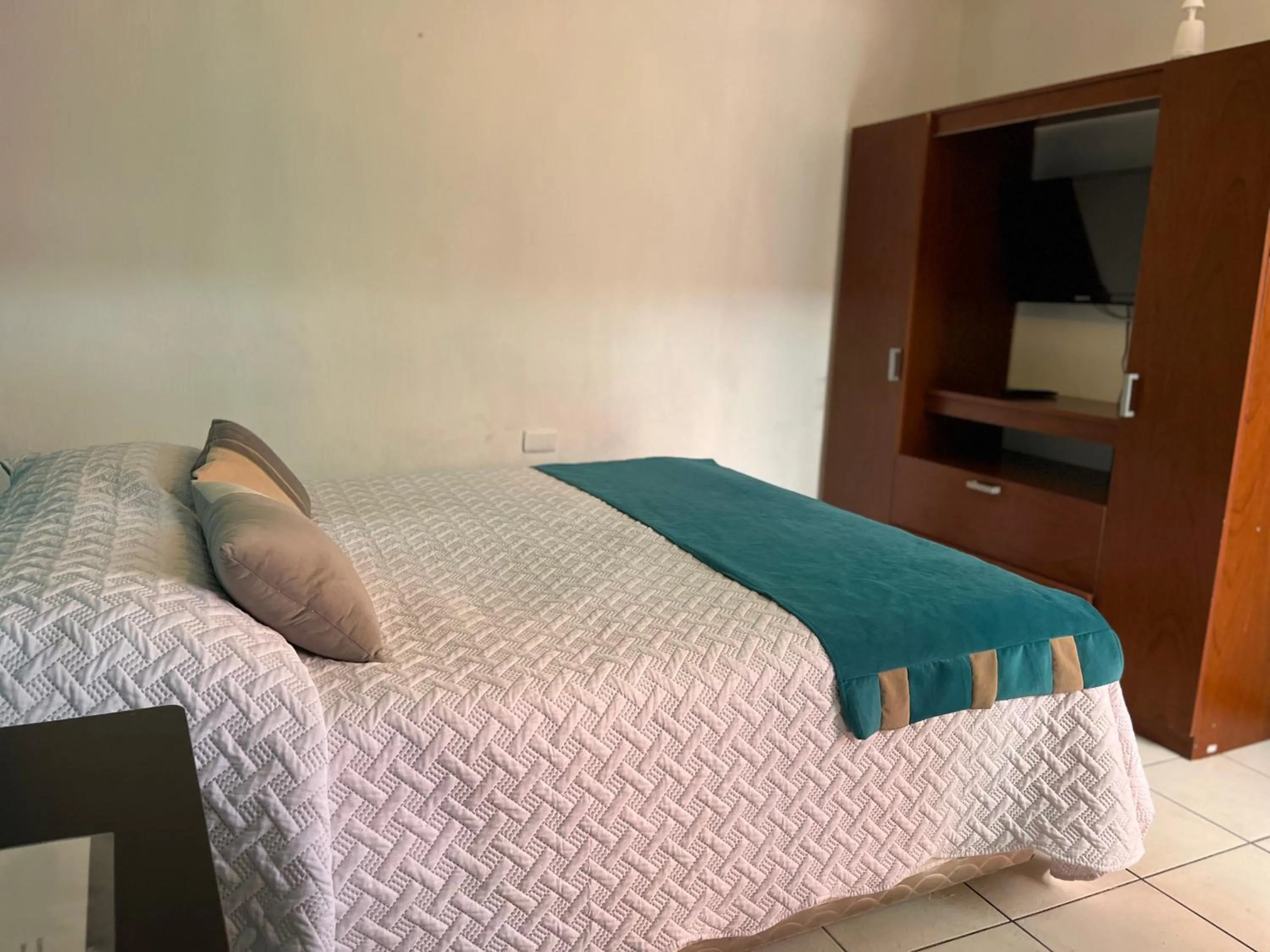 Bed in Hostal Avenue