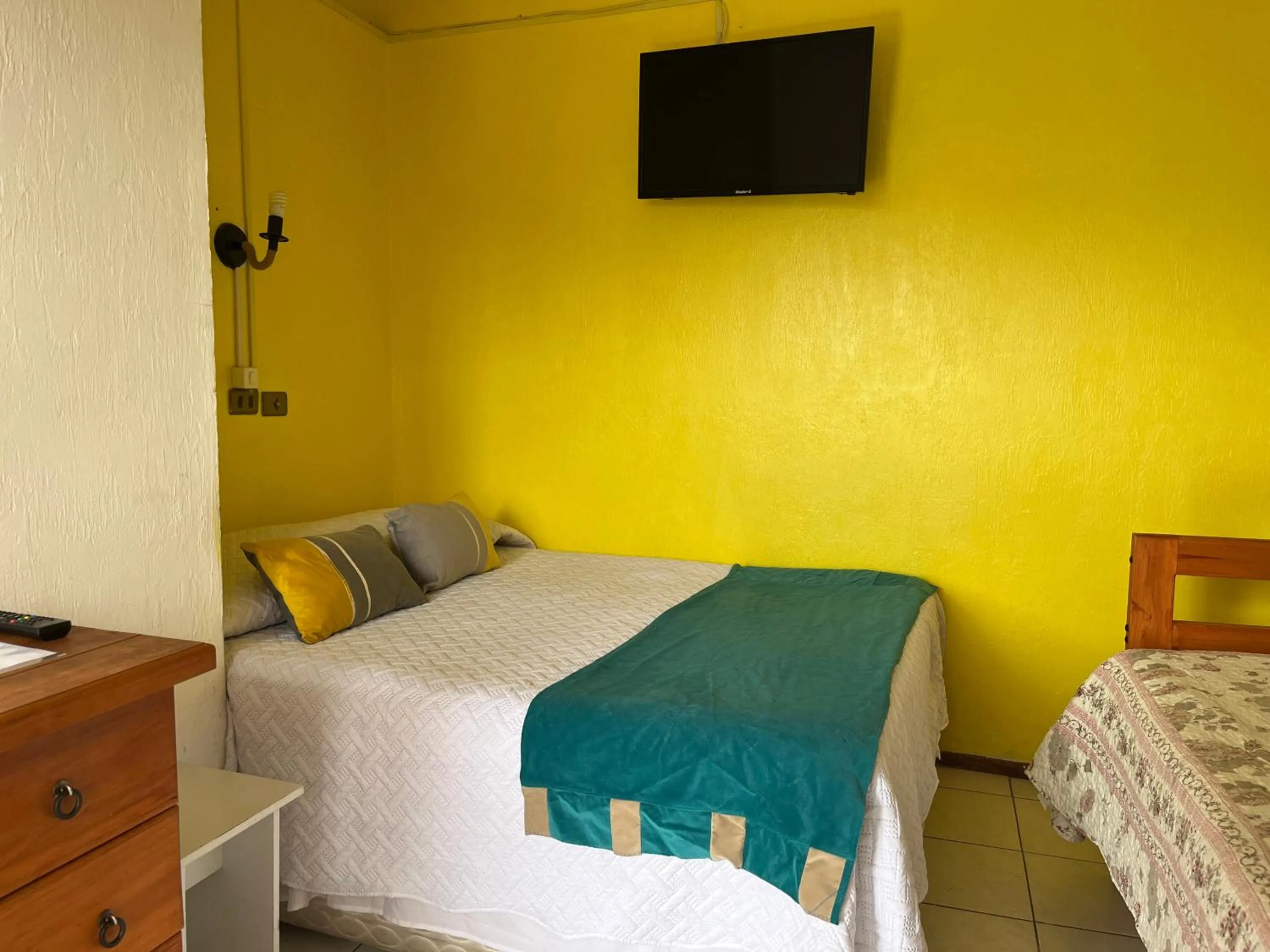 Bed in Hostal Avenue