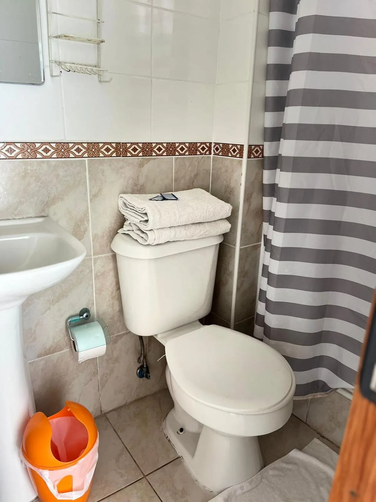 Bathroom in Hostal Avenue
